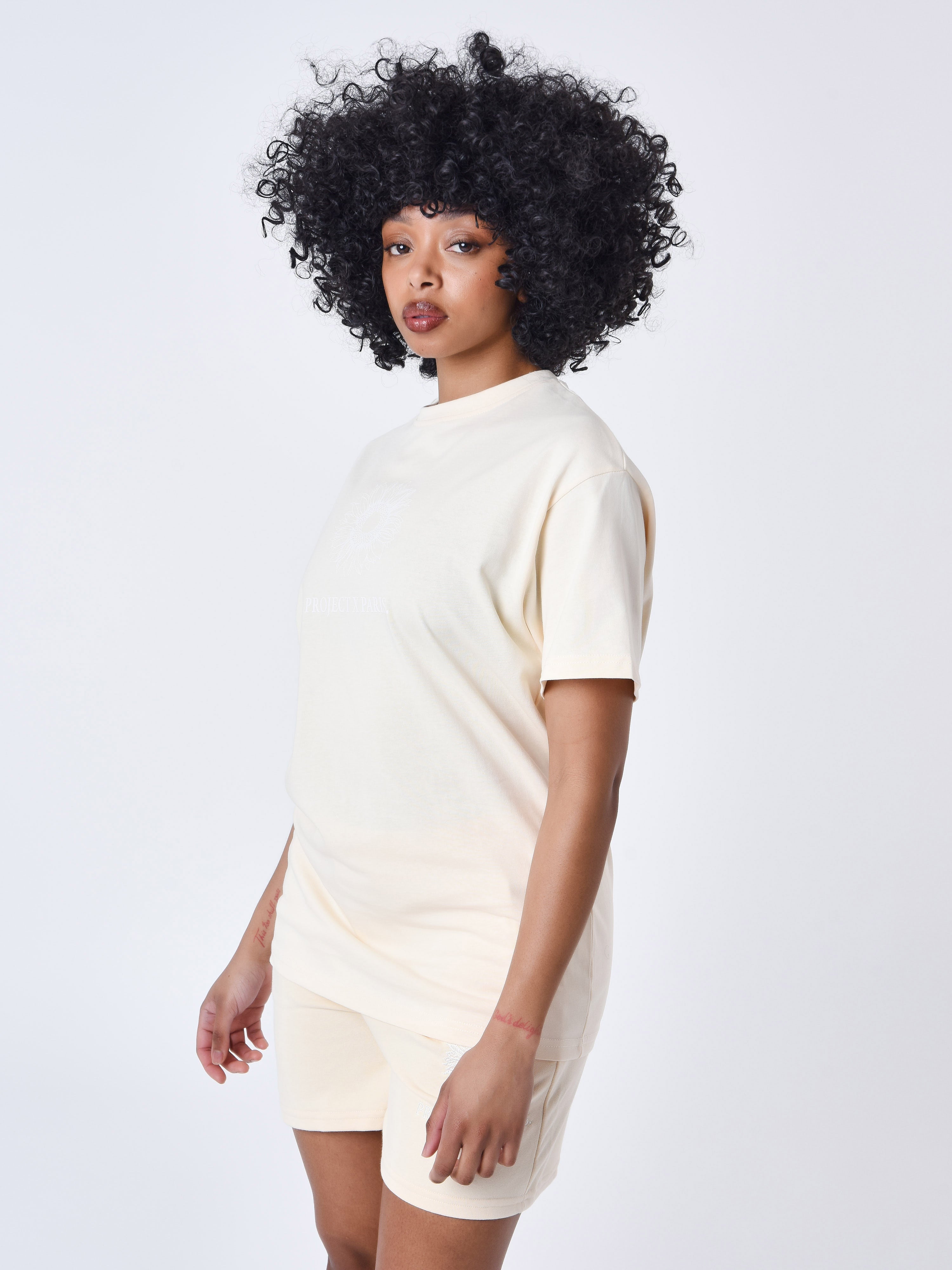f231100-beige-modelshot