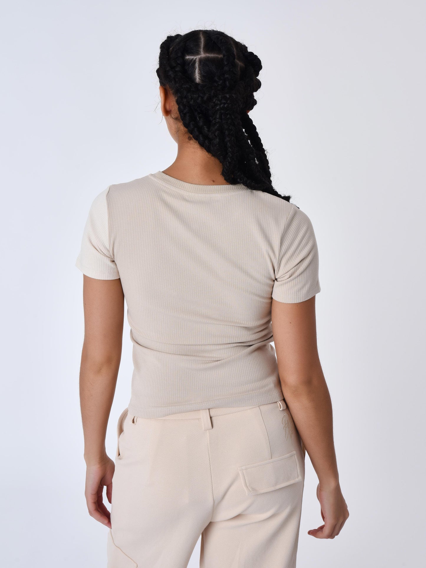 f231106-beige-modelshot