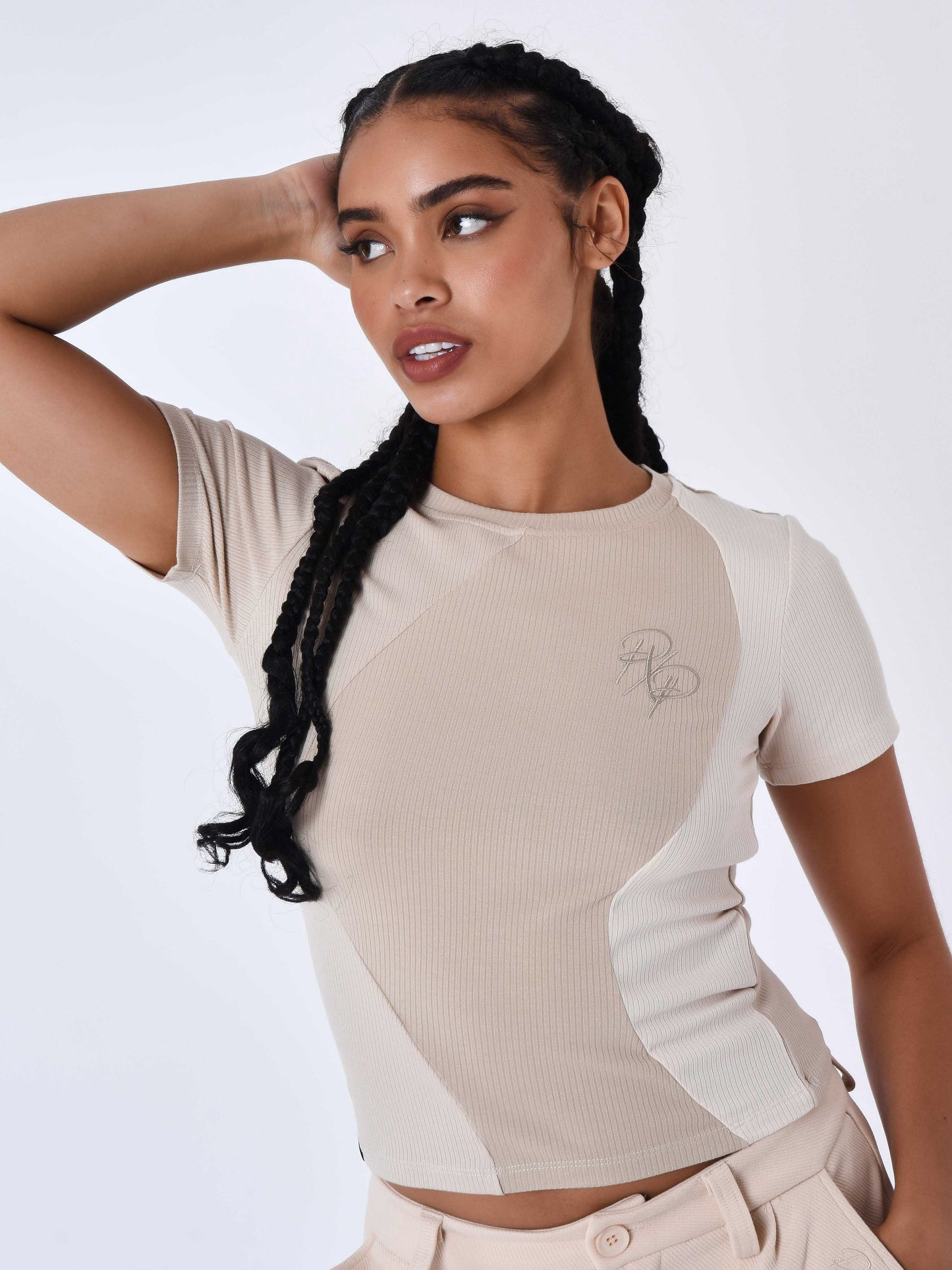 f231106-beige-modelshot