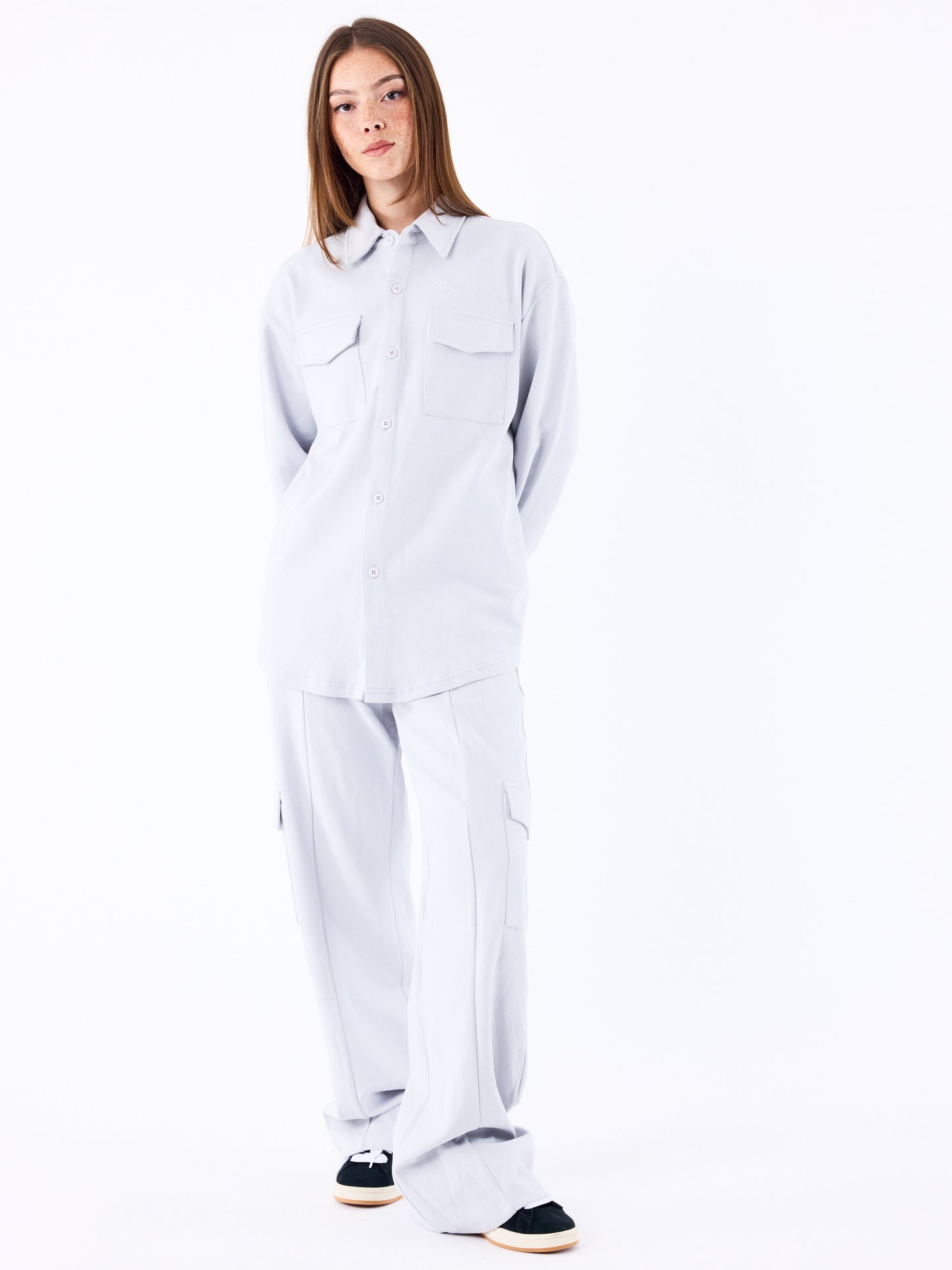 f233308-bleu-glacier-modelshot