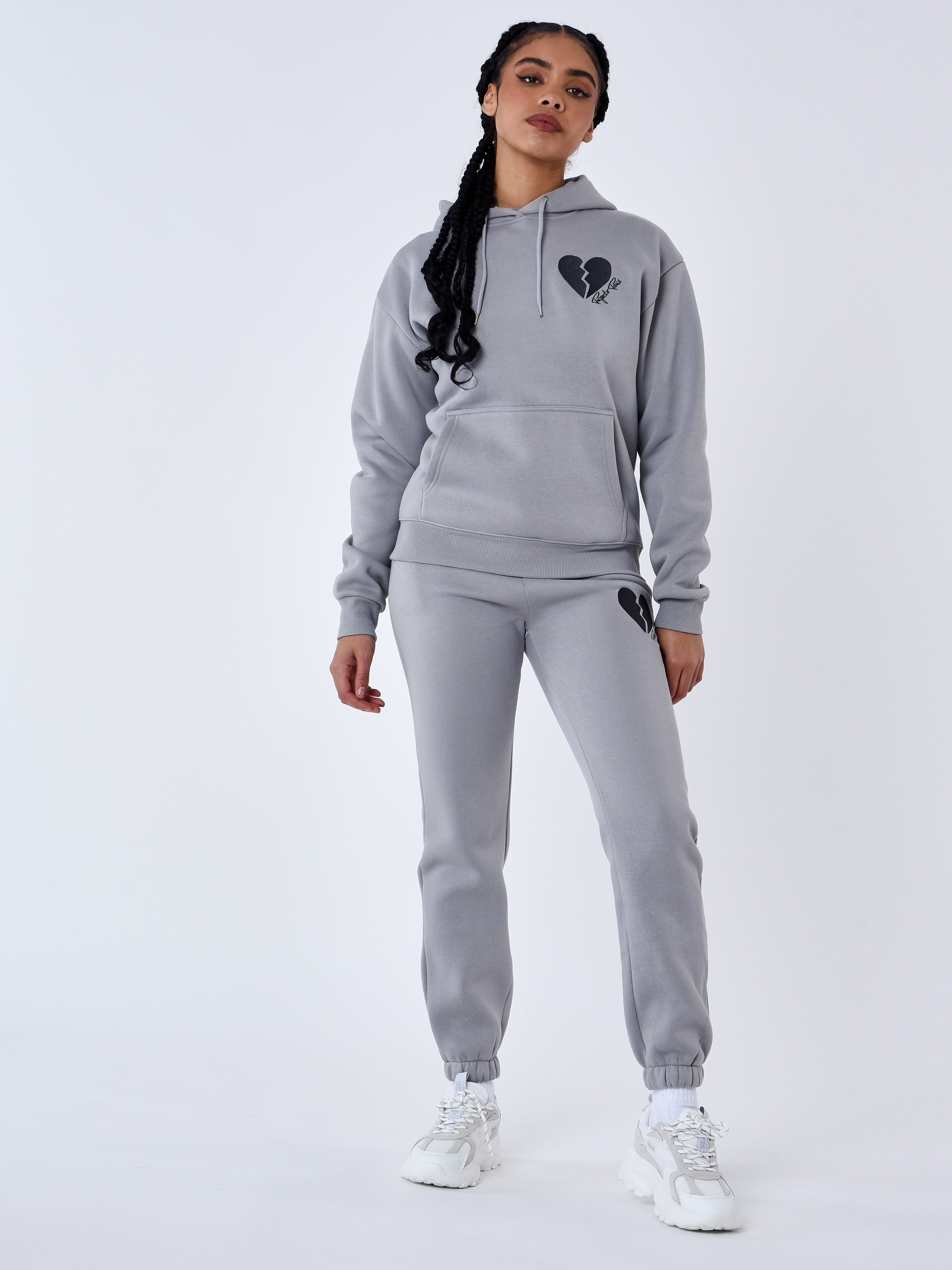 f234024-gris-clair-modelshot