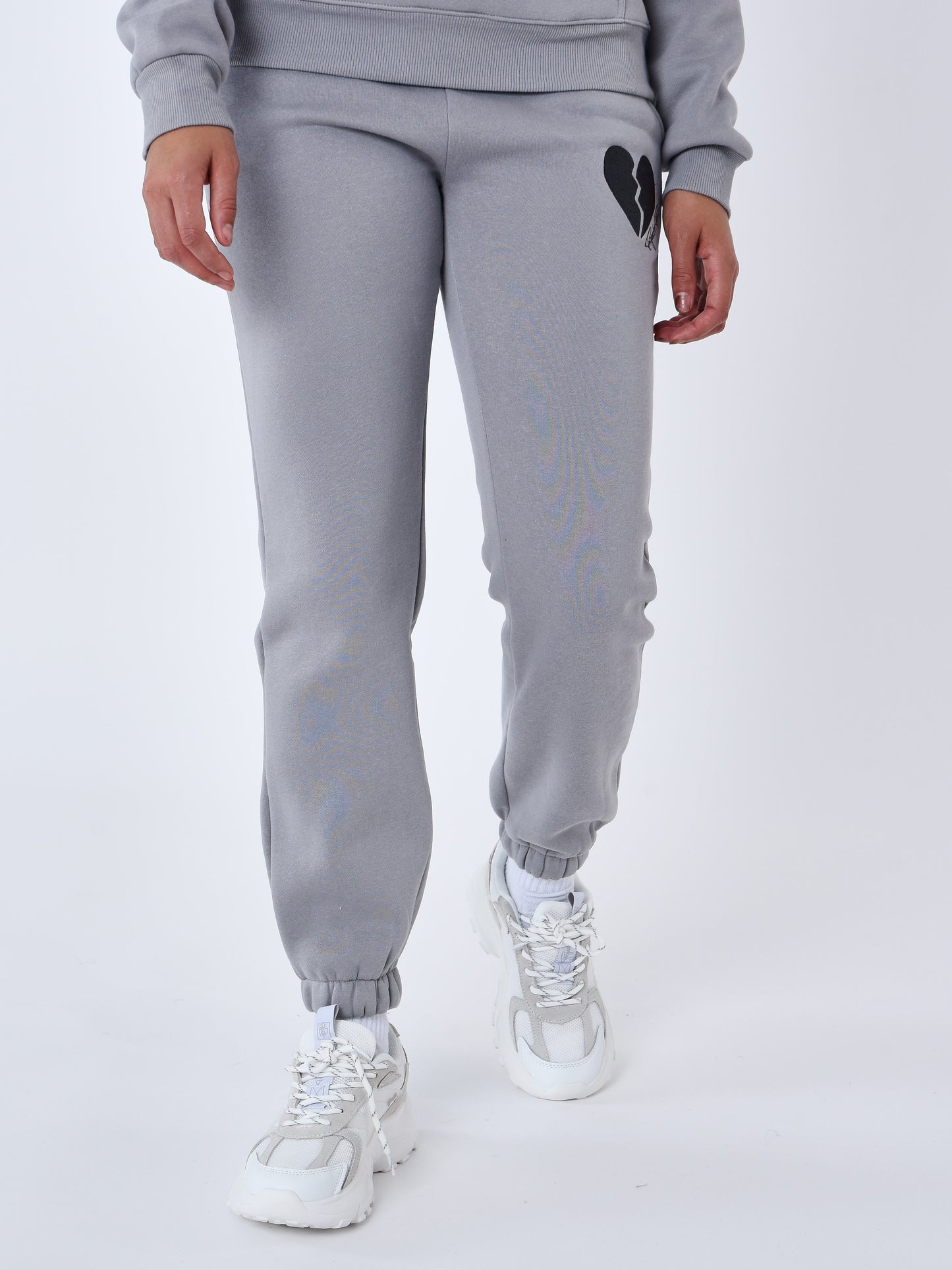 f234024-gris-clair-modelshot