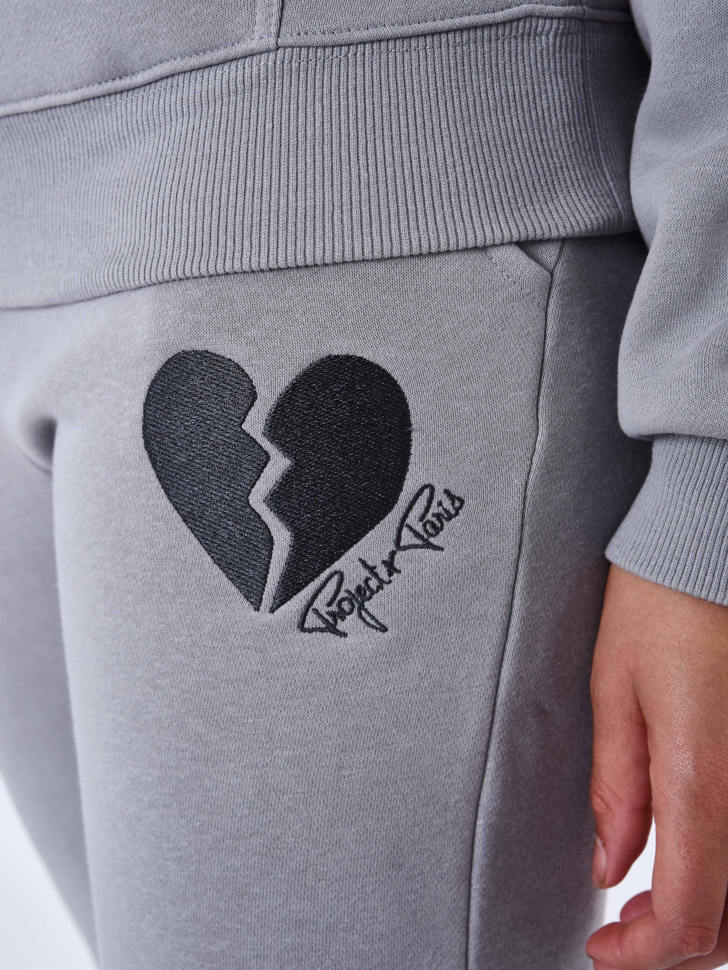 f234024-gris-clair-detailshot