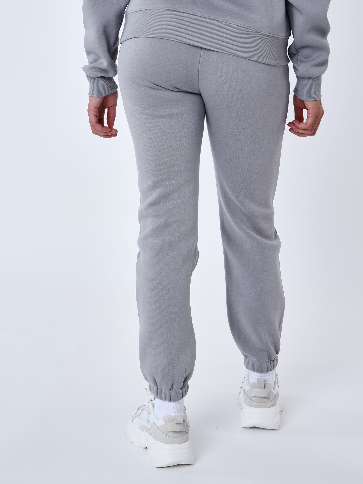 f234024-gris-clair-modelshot