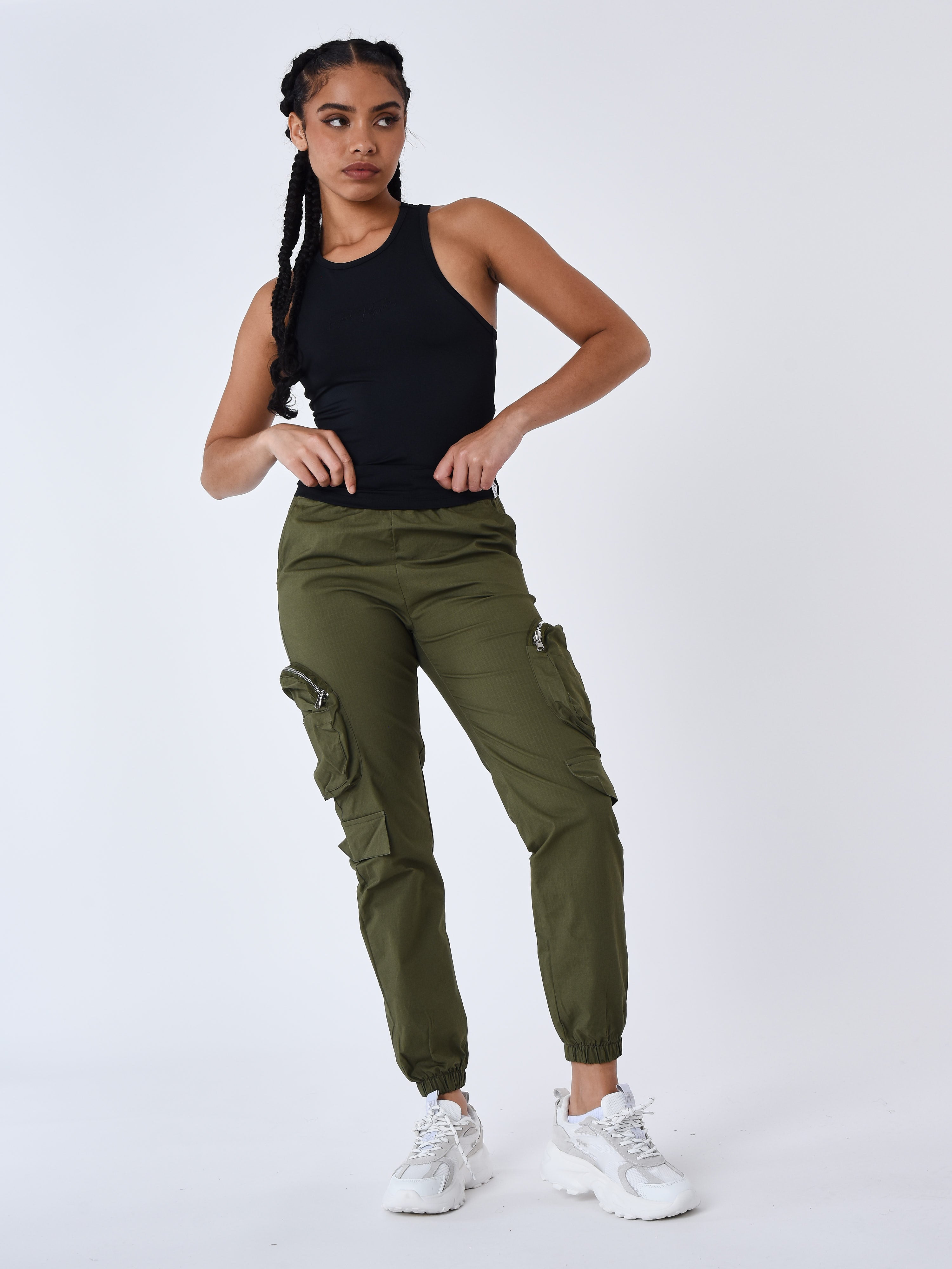 f234205-kaki-modelshot