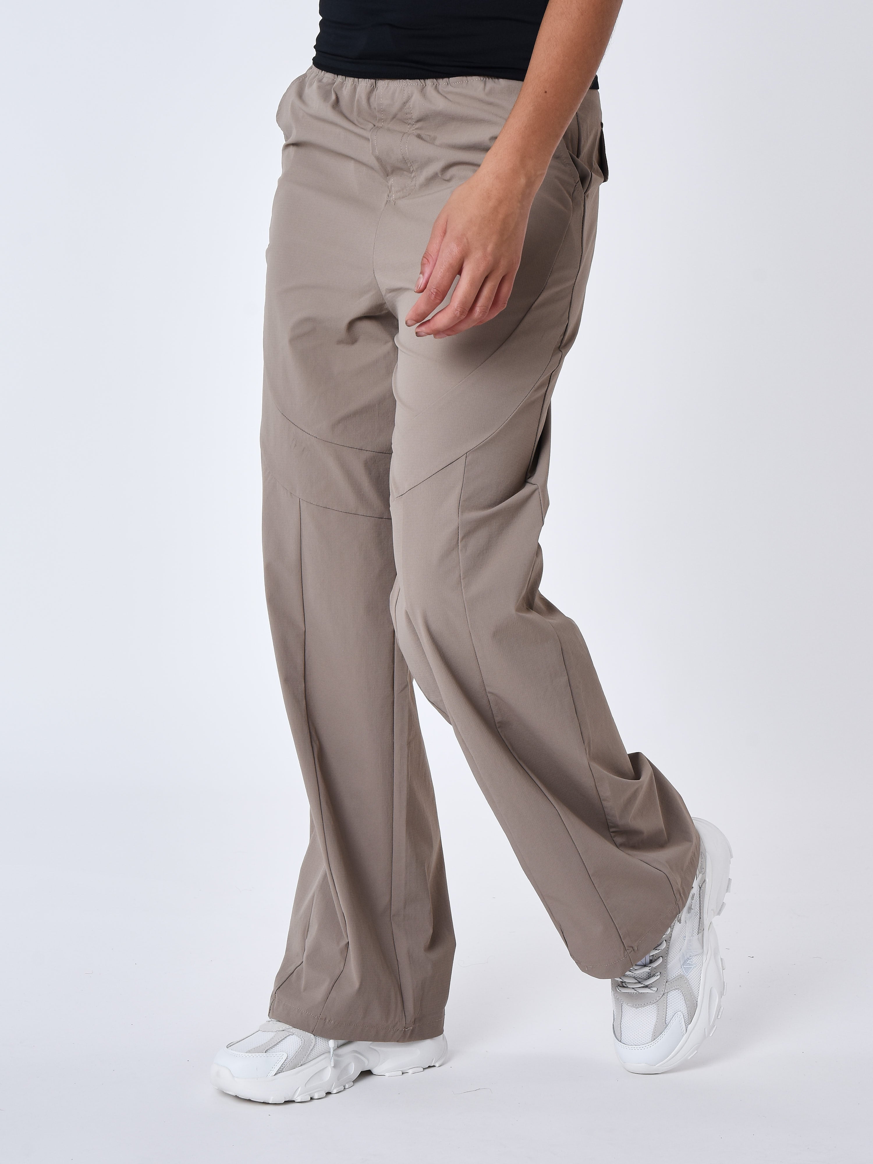 Straight pants with seams-4