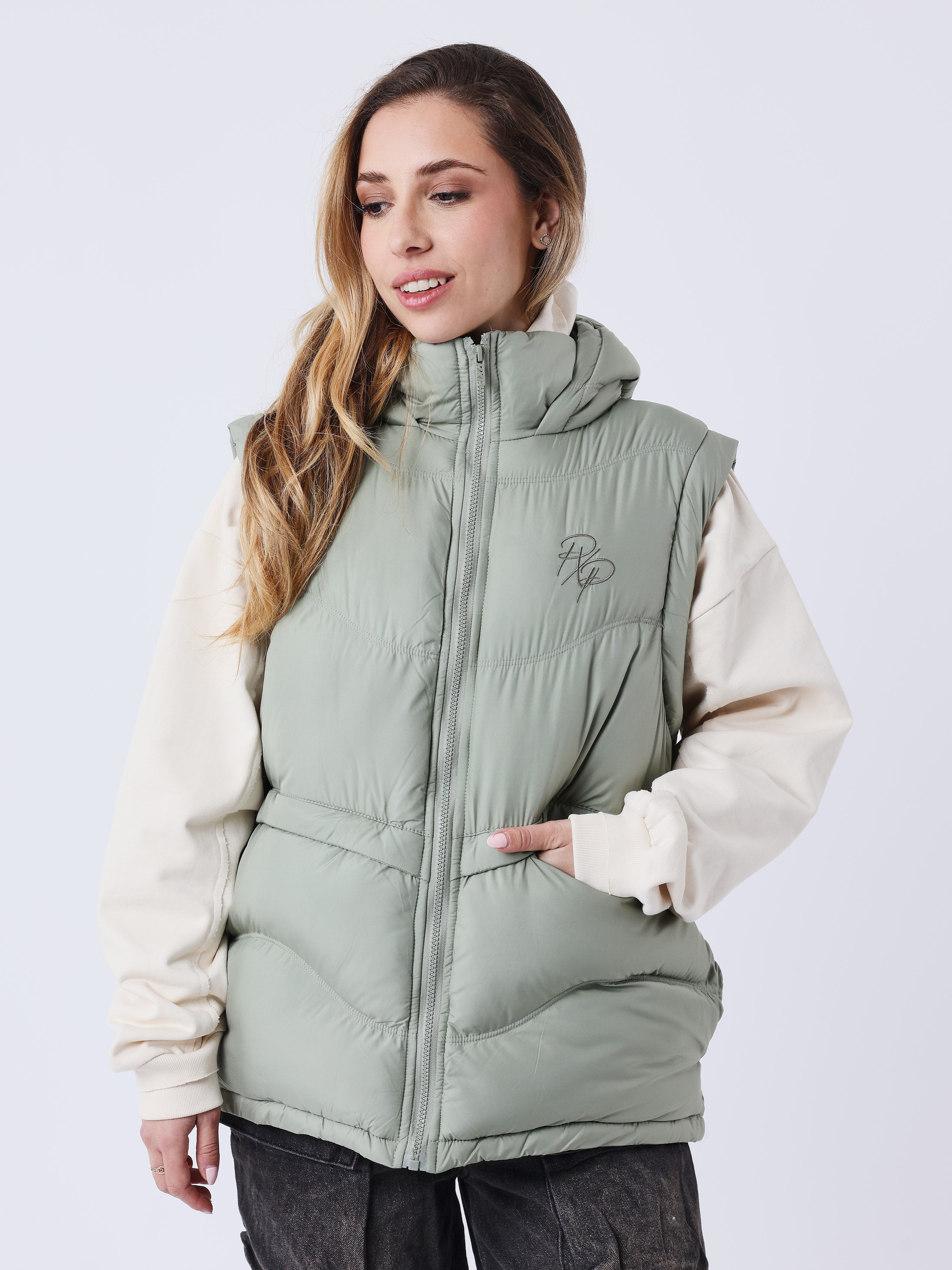 f235014a-olive-modelshot
