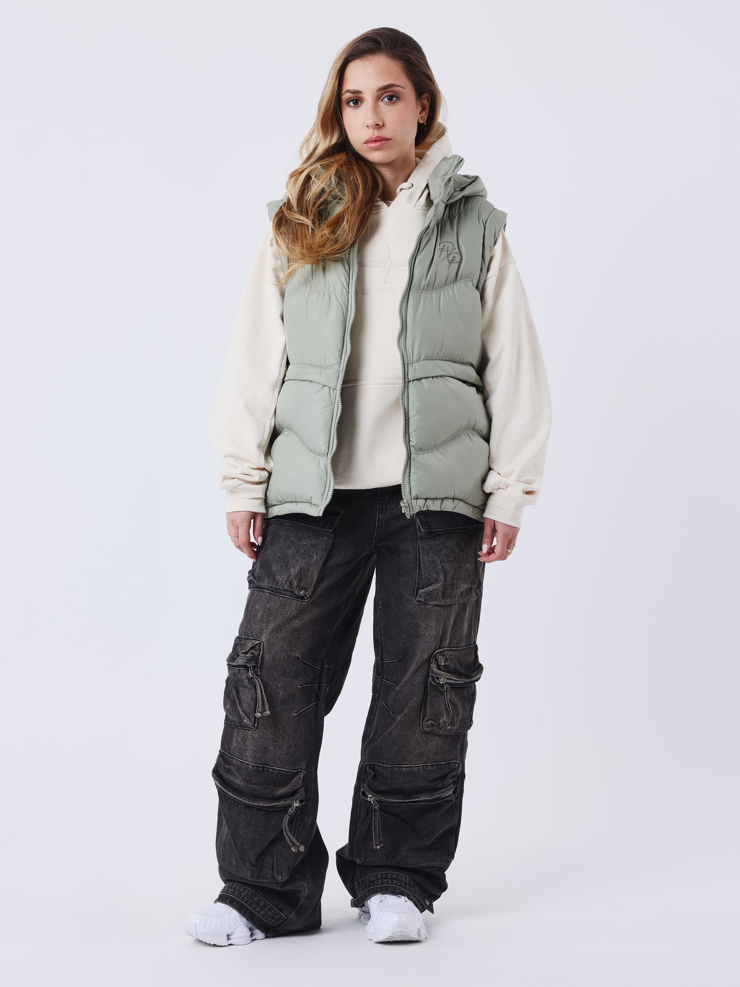f235014a-olive-modelshot