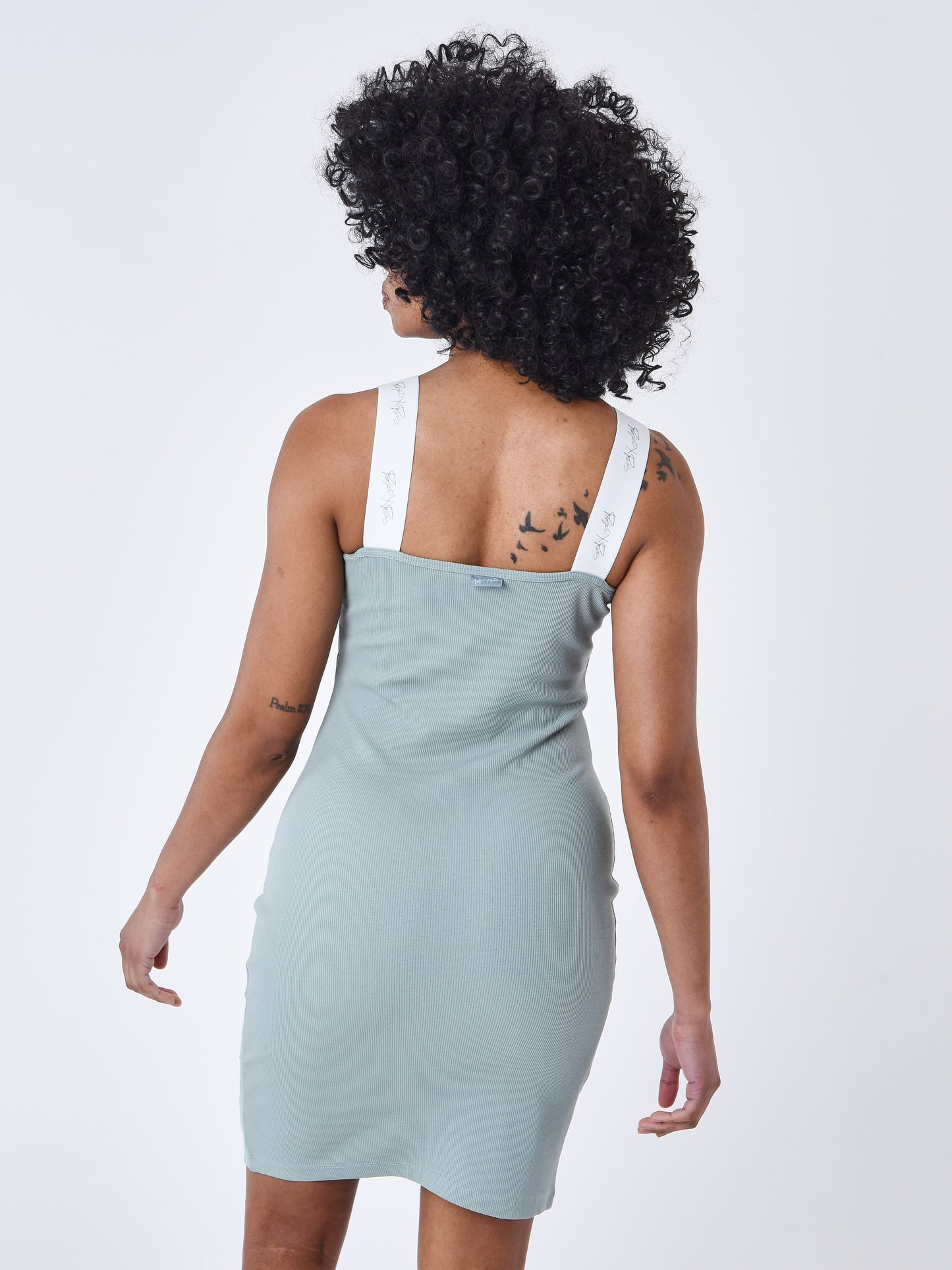 f237706-bleu-vert-modelshot