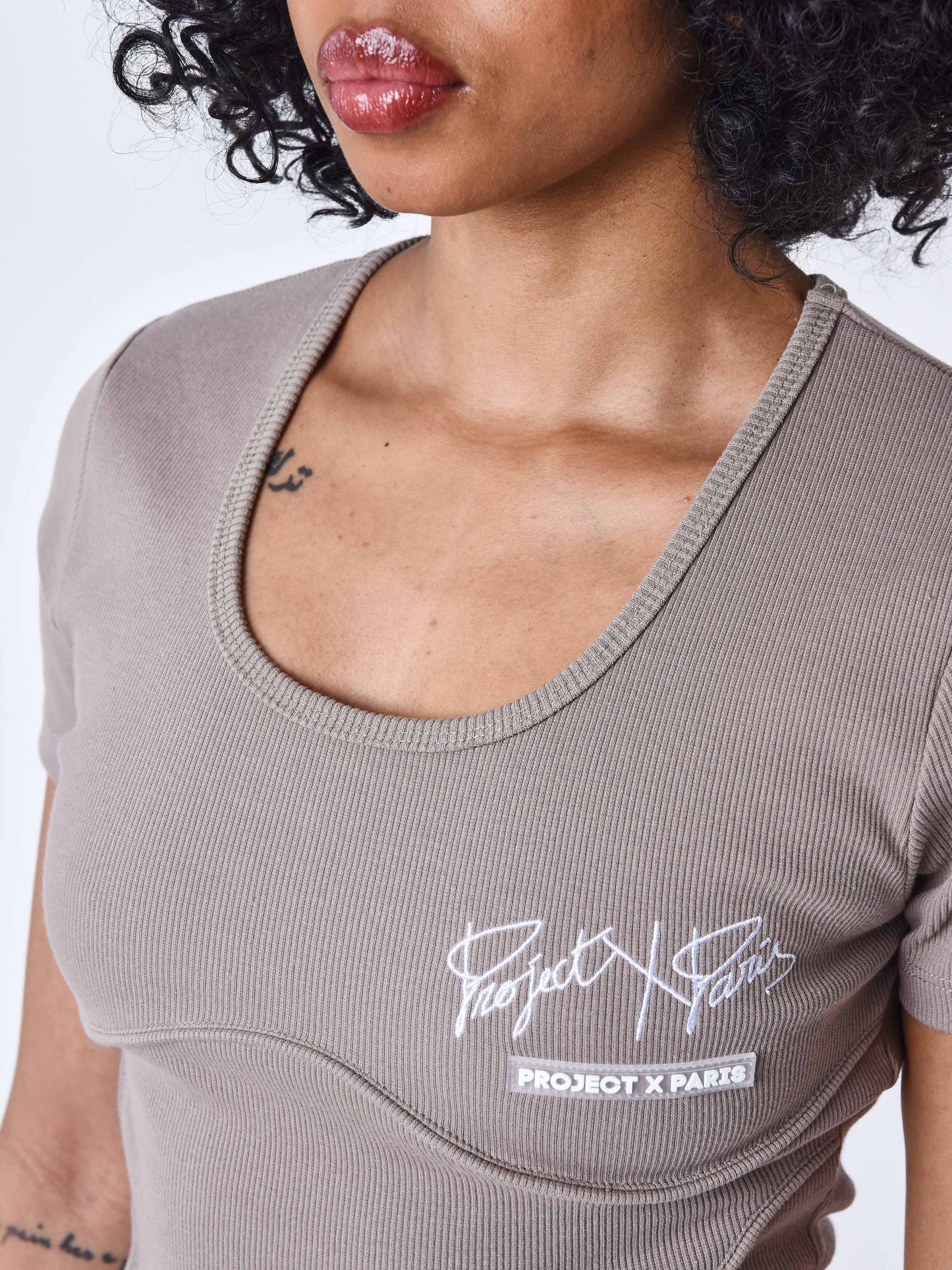 f237707-taupe-modelshot