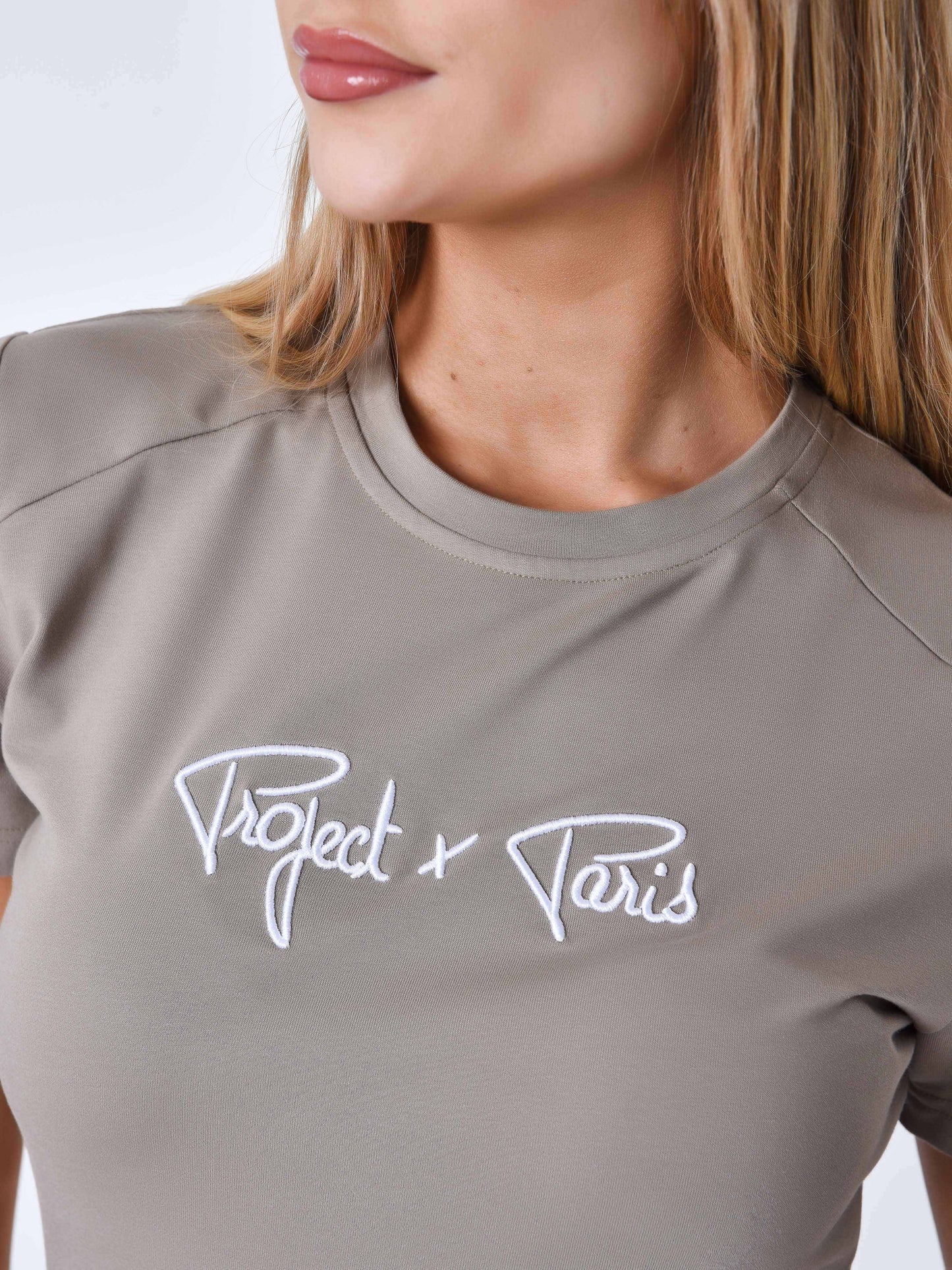 f237709-taupe-modelshot
