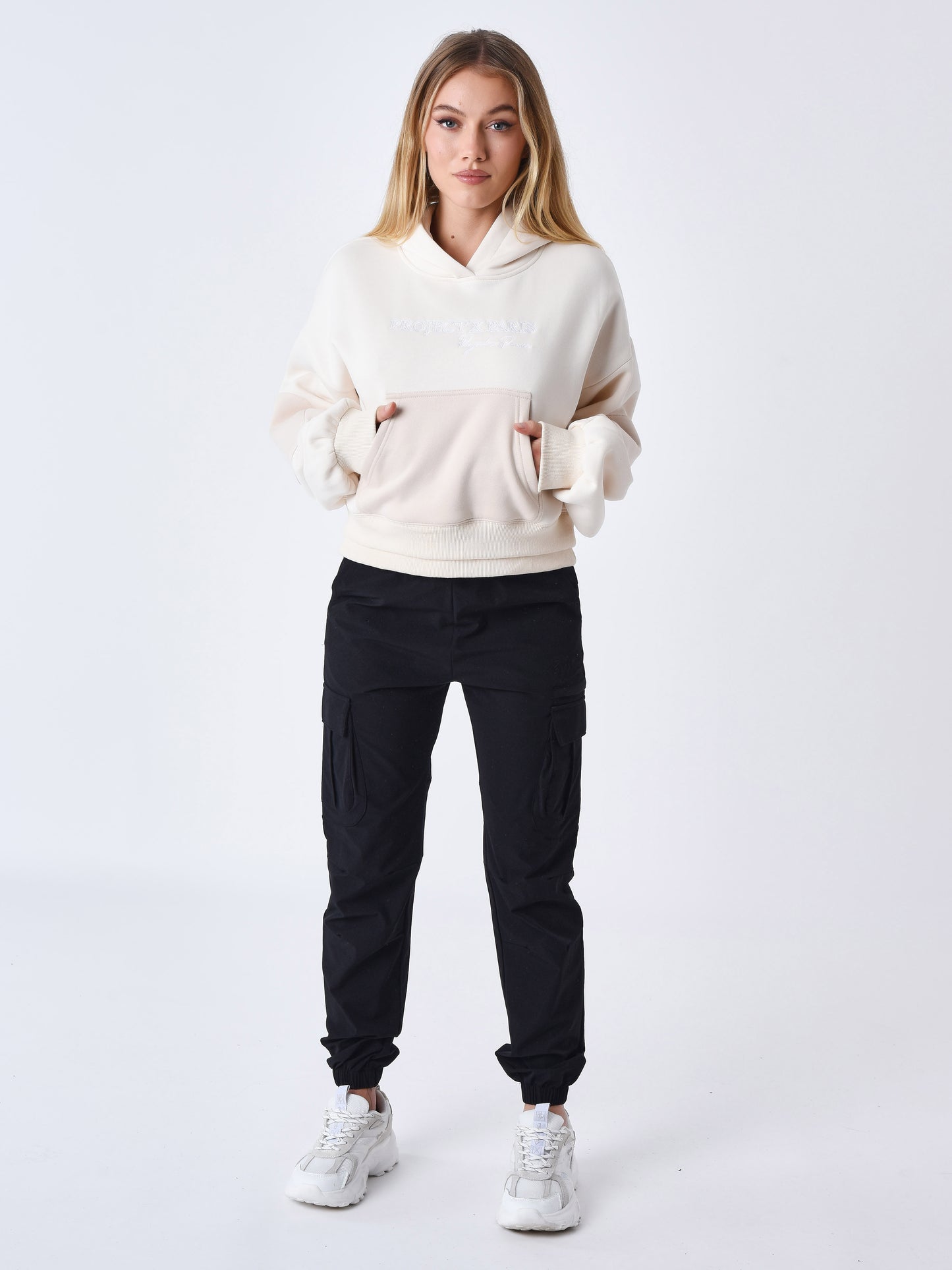 f242034-craie-modelshot
