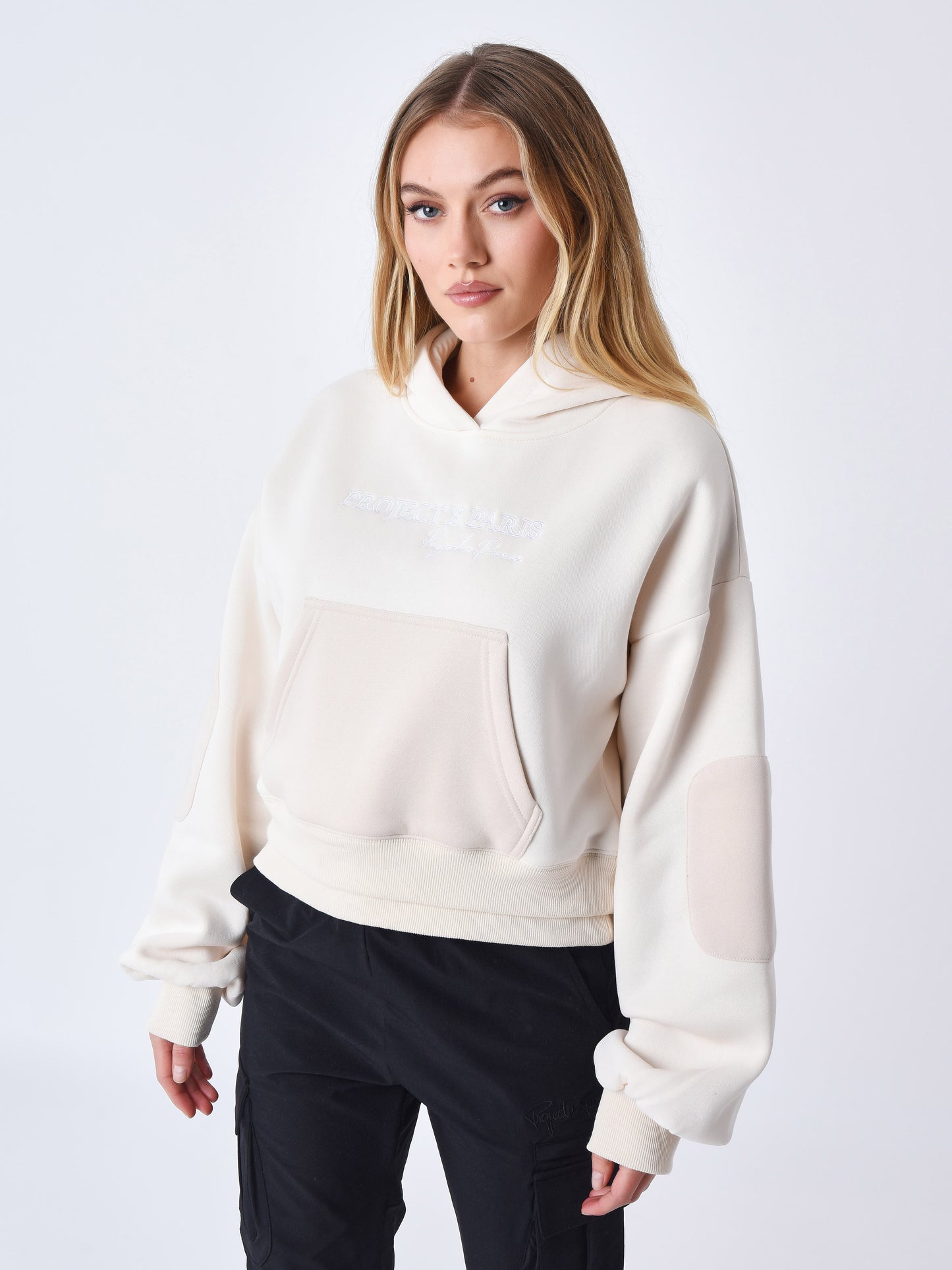 f242034-craie-modelshot