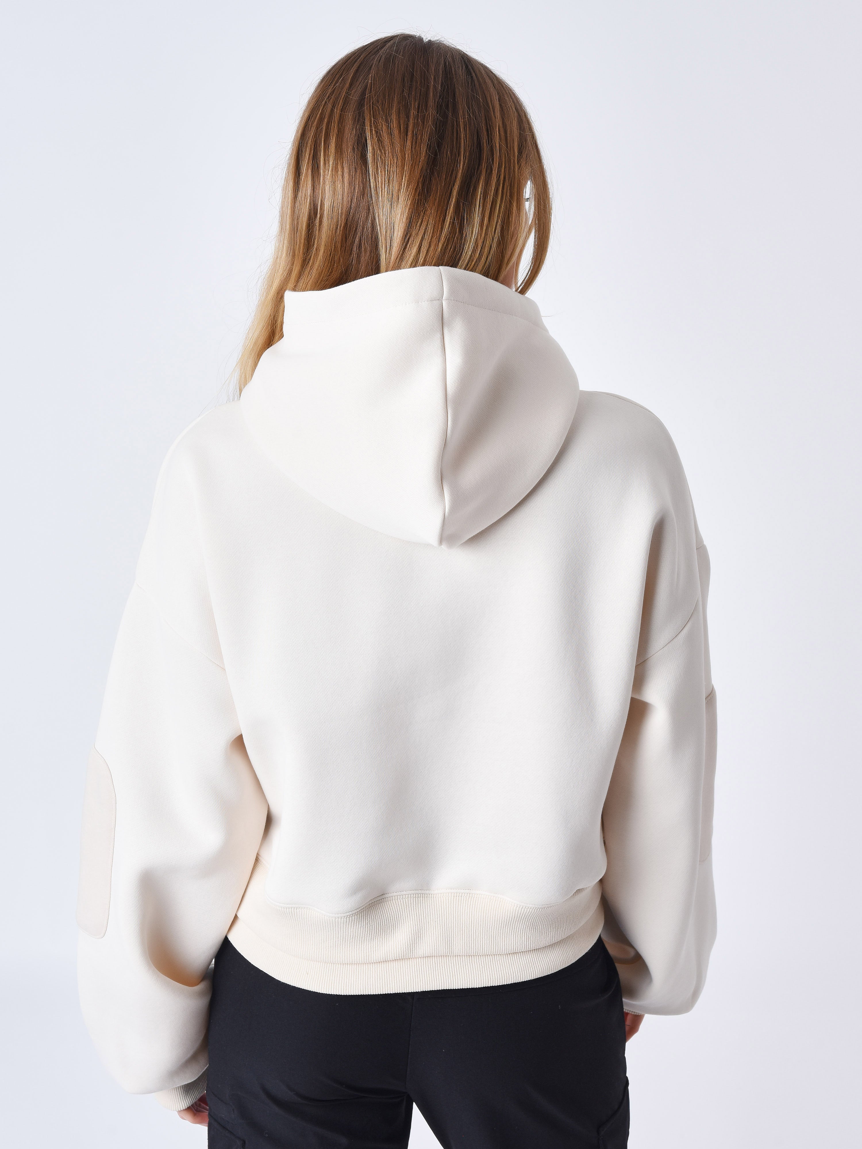 f242034-craie-modelshot