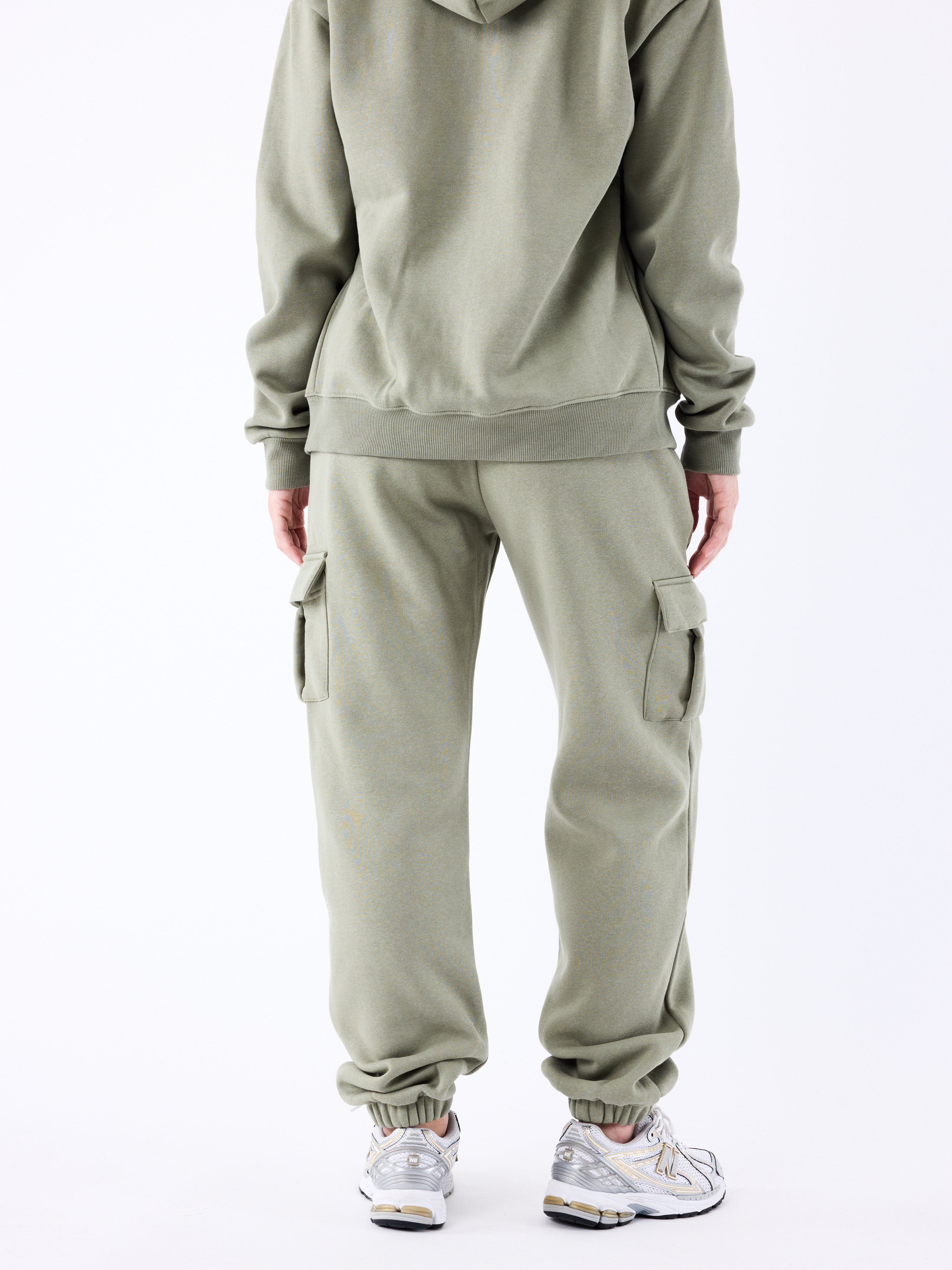 f244413-olive-modelshot