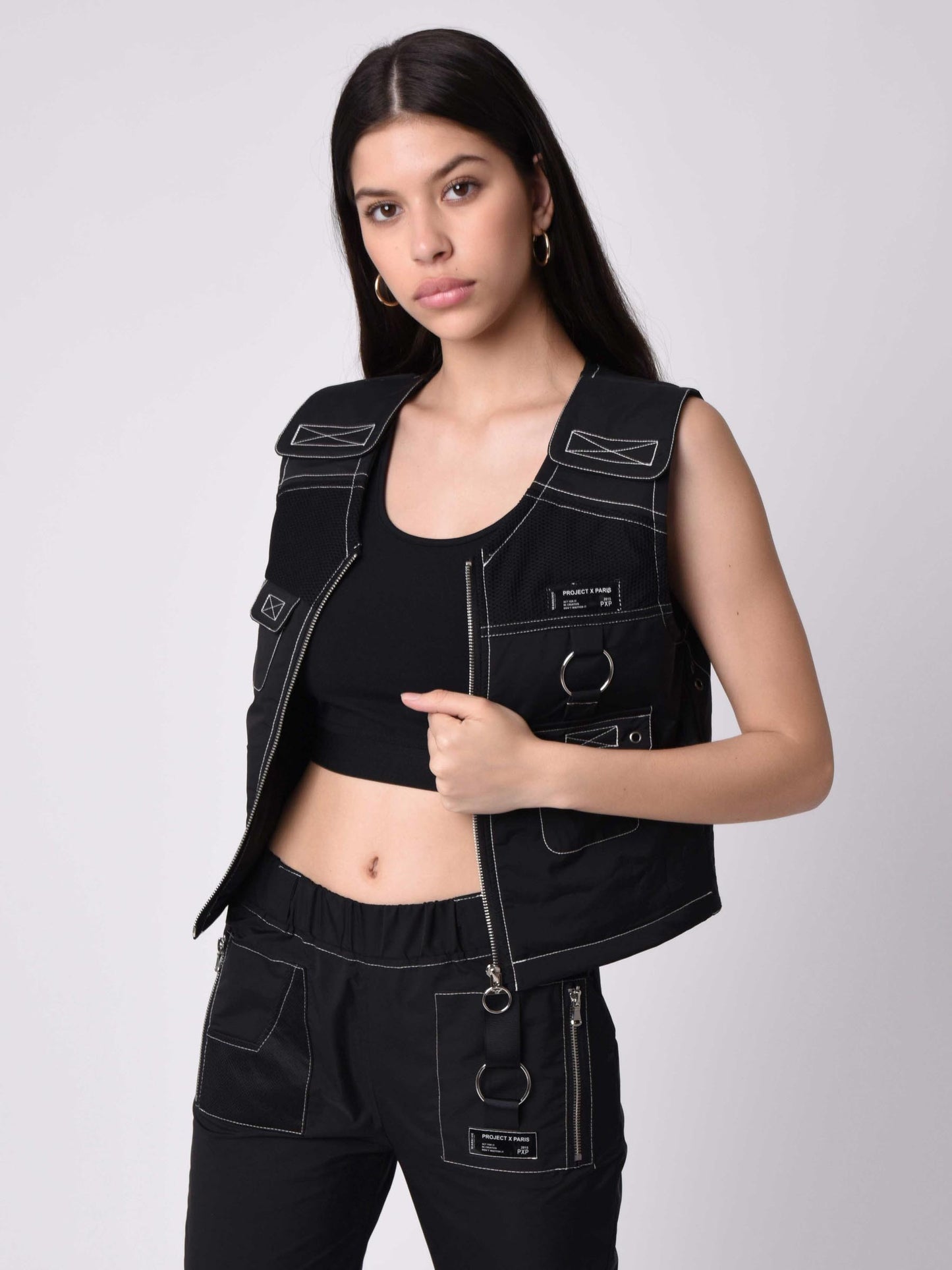 gilet-sans-manches-utility-coutures-contrastees-empiecement-mesh-f193069-noir