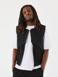 gilet-superposer-noir-modelshot