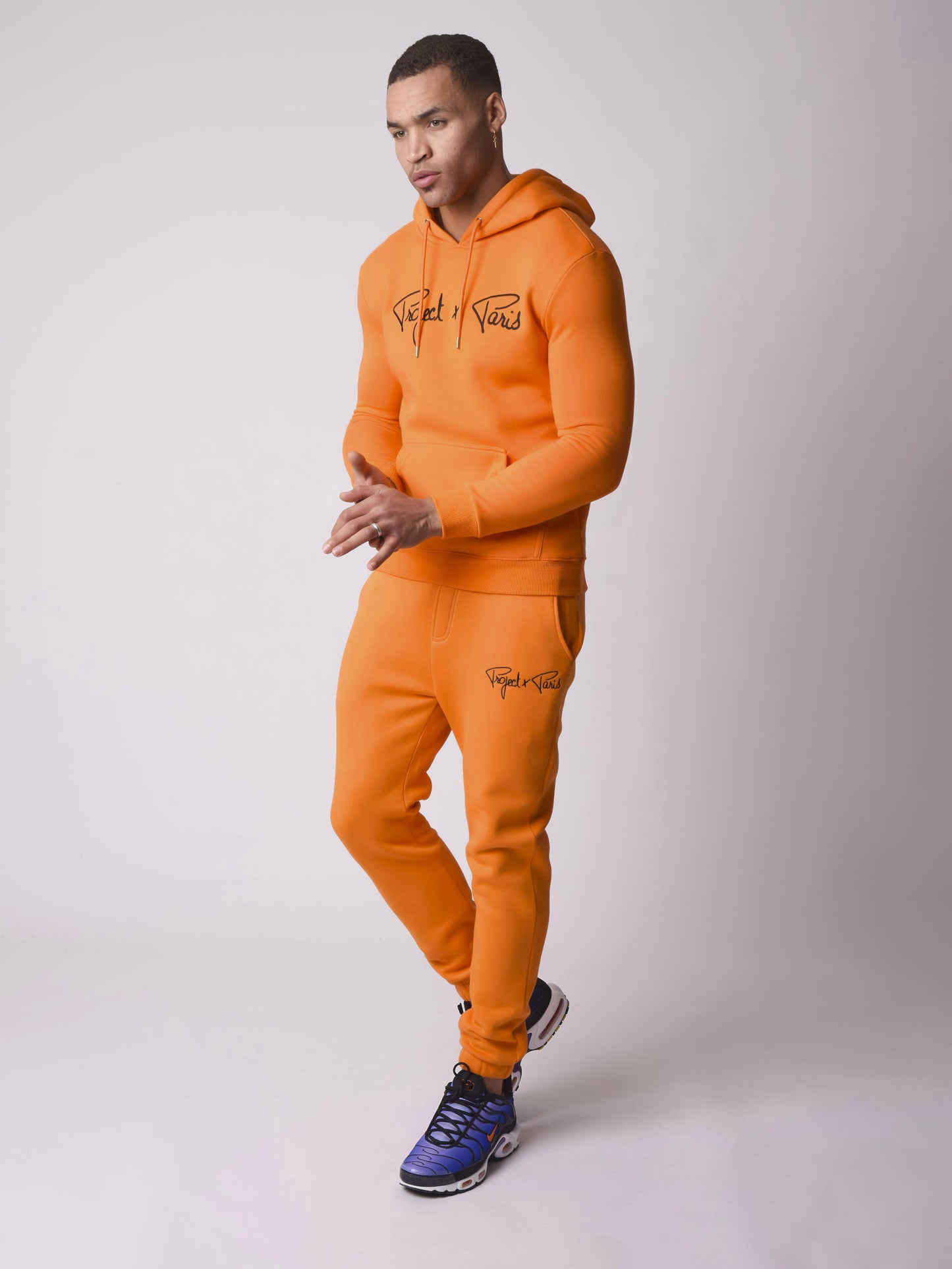 hoodie-avec-broderie-logo-homme-1920010-4205-orange-modelshot