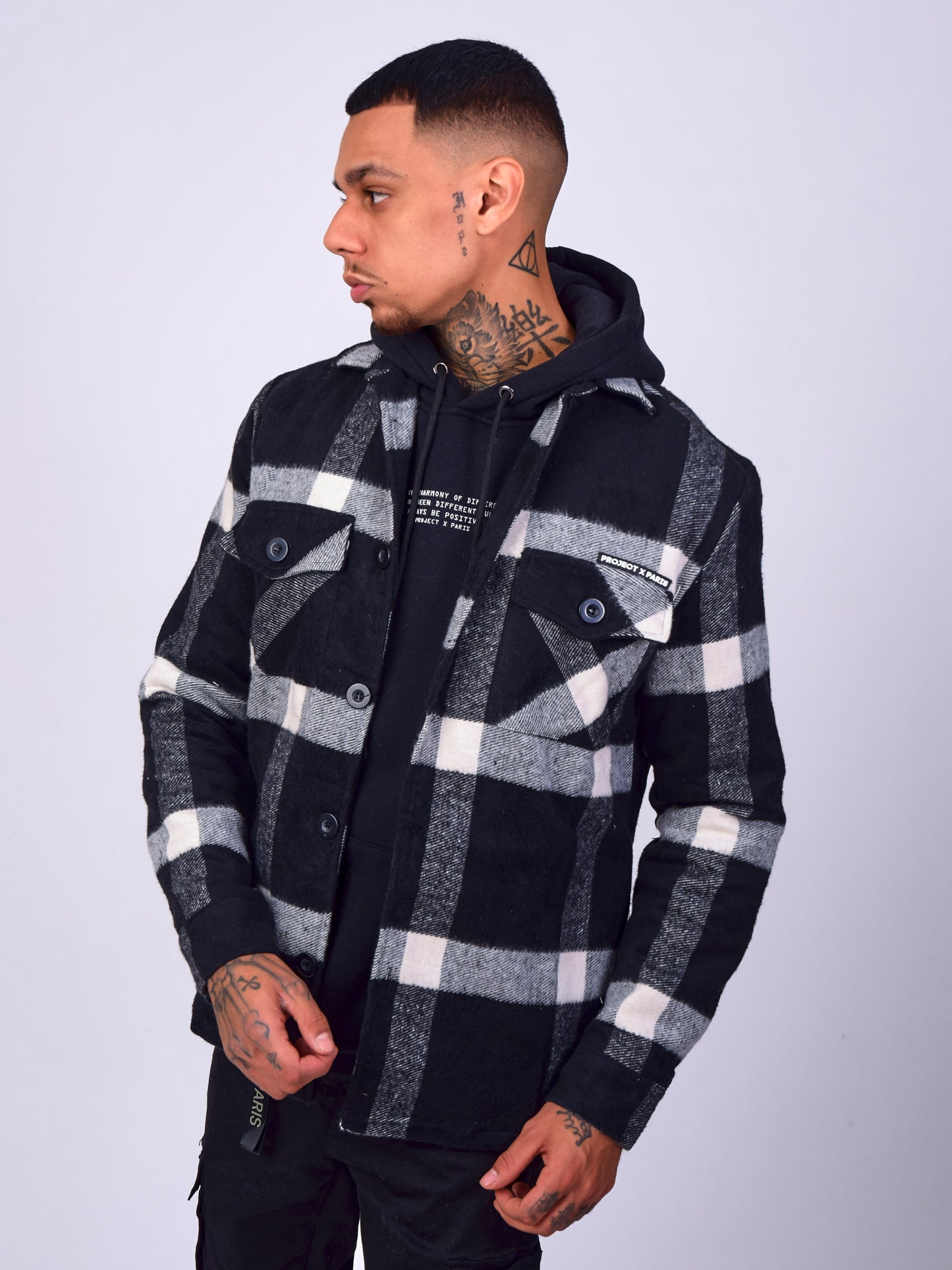 ih21611-noir
