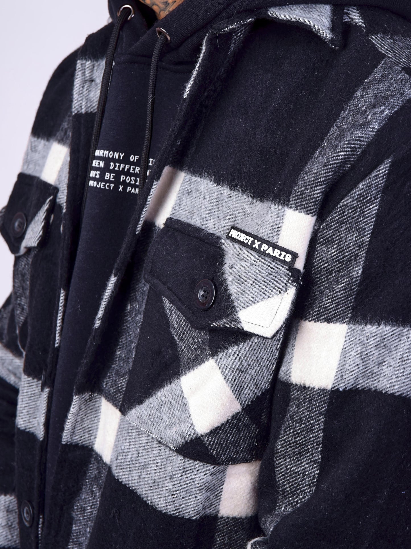 ih21611-noir