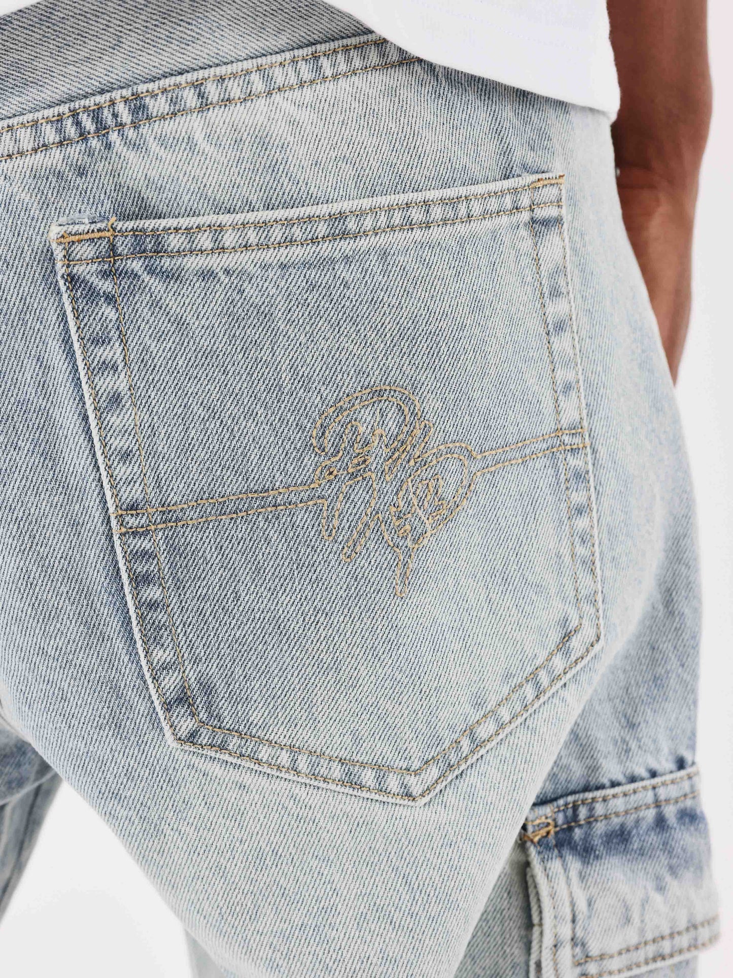 jean-cargo-a-decoupes-bleu-clair