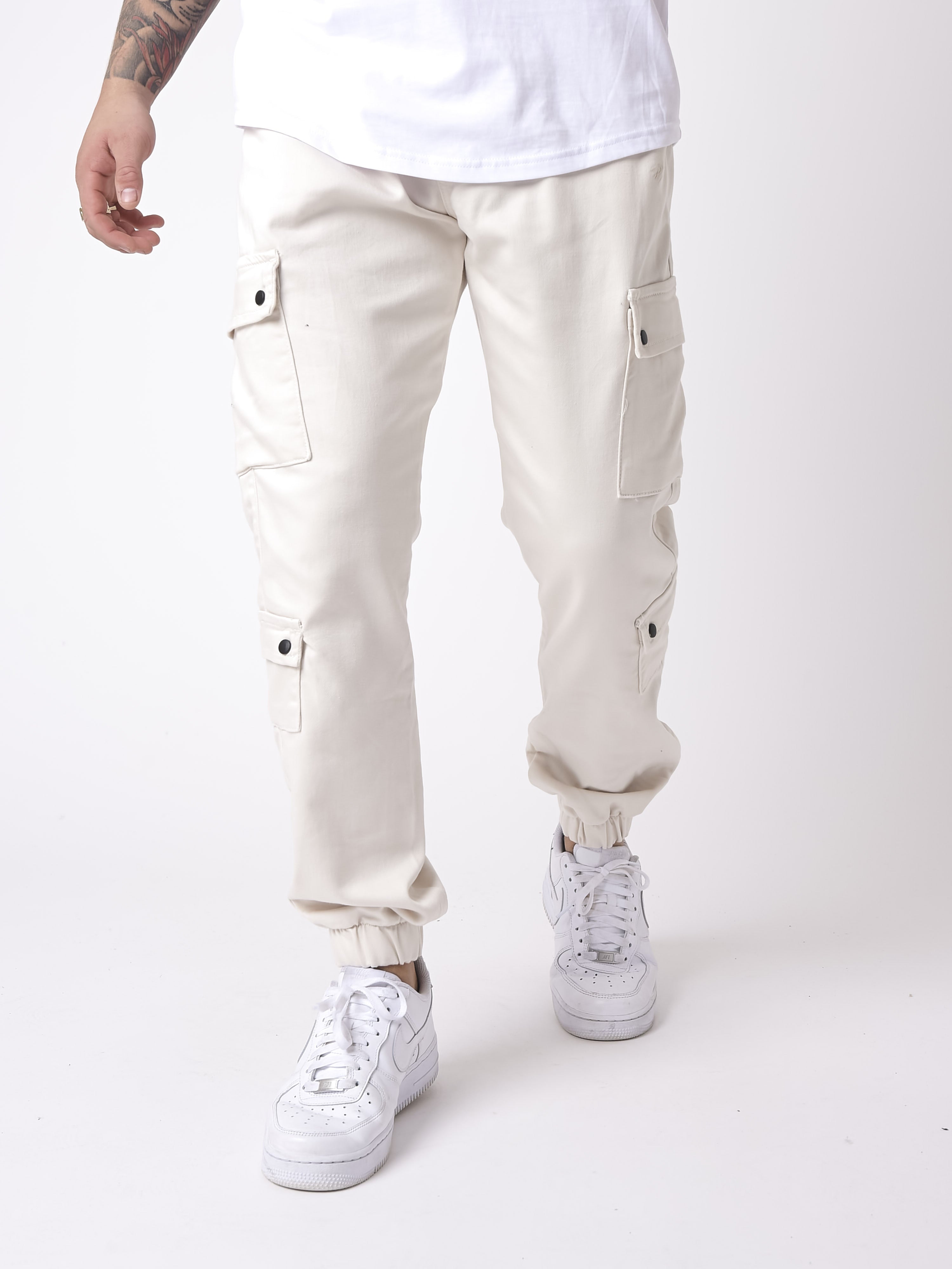 jean-cargo-multi-poches-bas-elastique-t19939-ivoire-modelshot