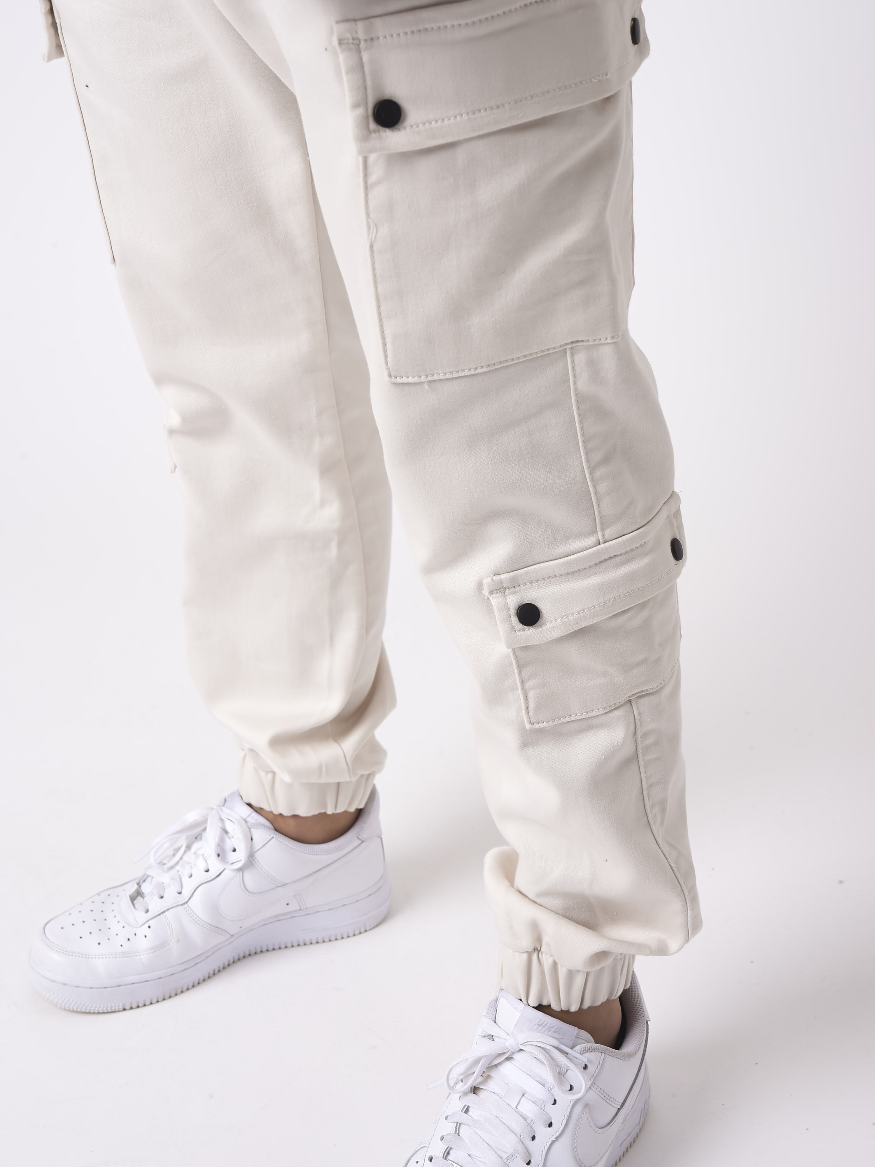 jean-cargo-multi-poches-bas-elastique-t19939-ivoire-modelshot