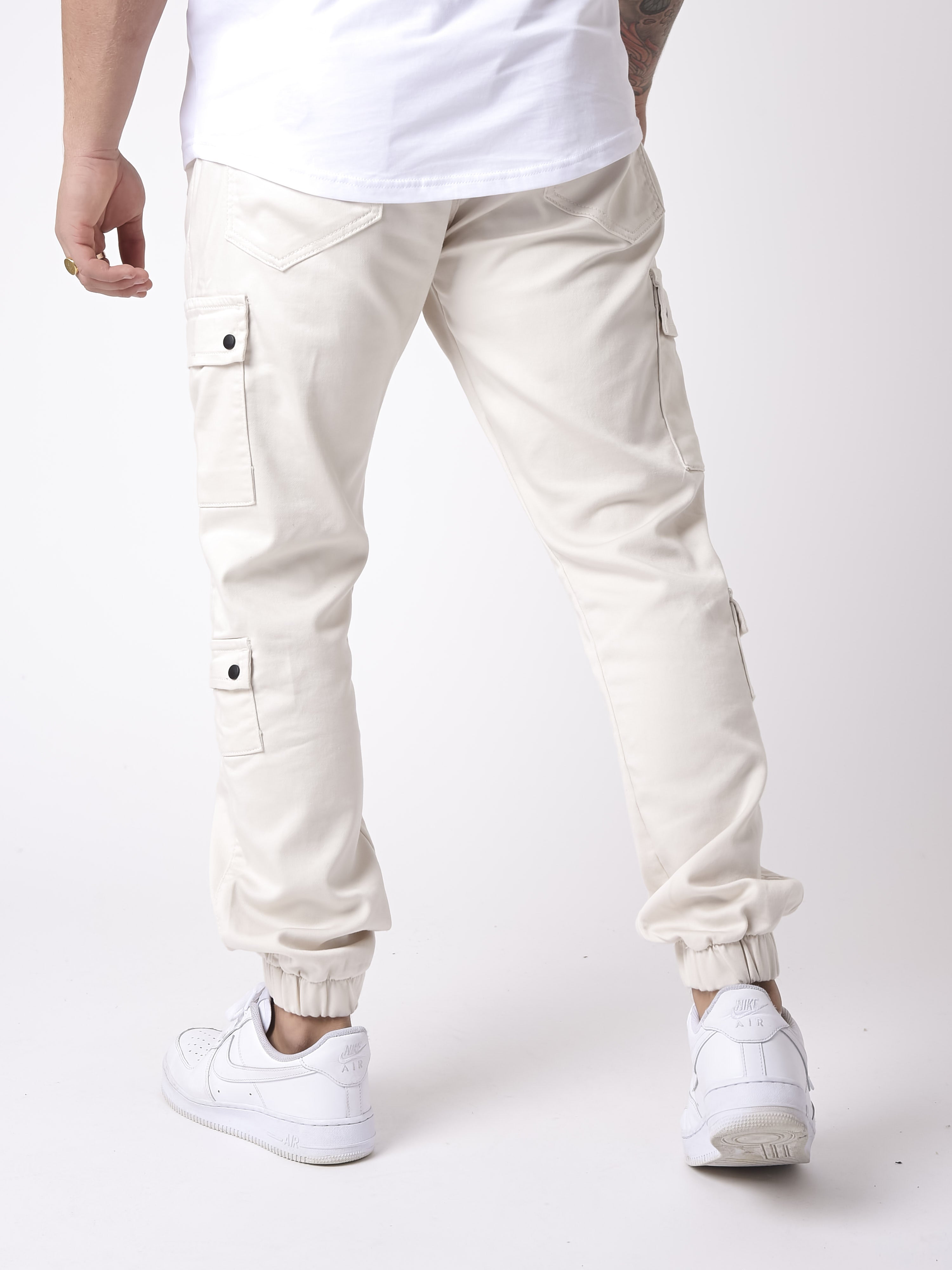 jean-cargo-multi-poches-bas-elastique-t19939-ivoire-modelshot