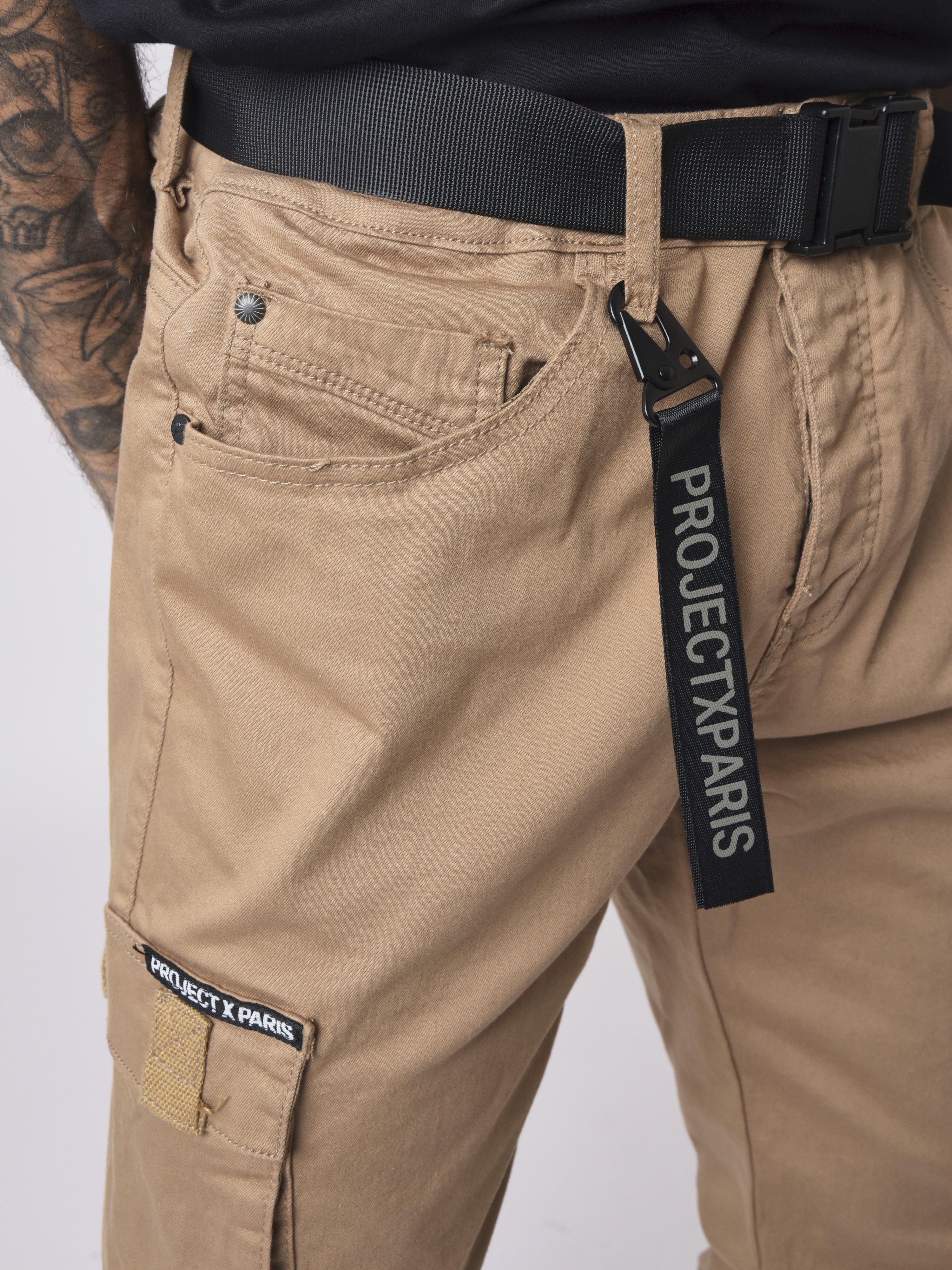 Jean Cargo con bolsillos y correa ajustable en el bajo-5