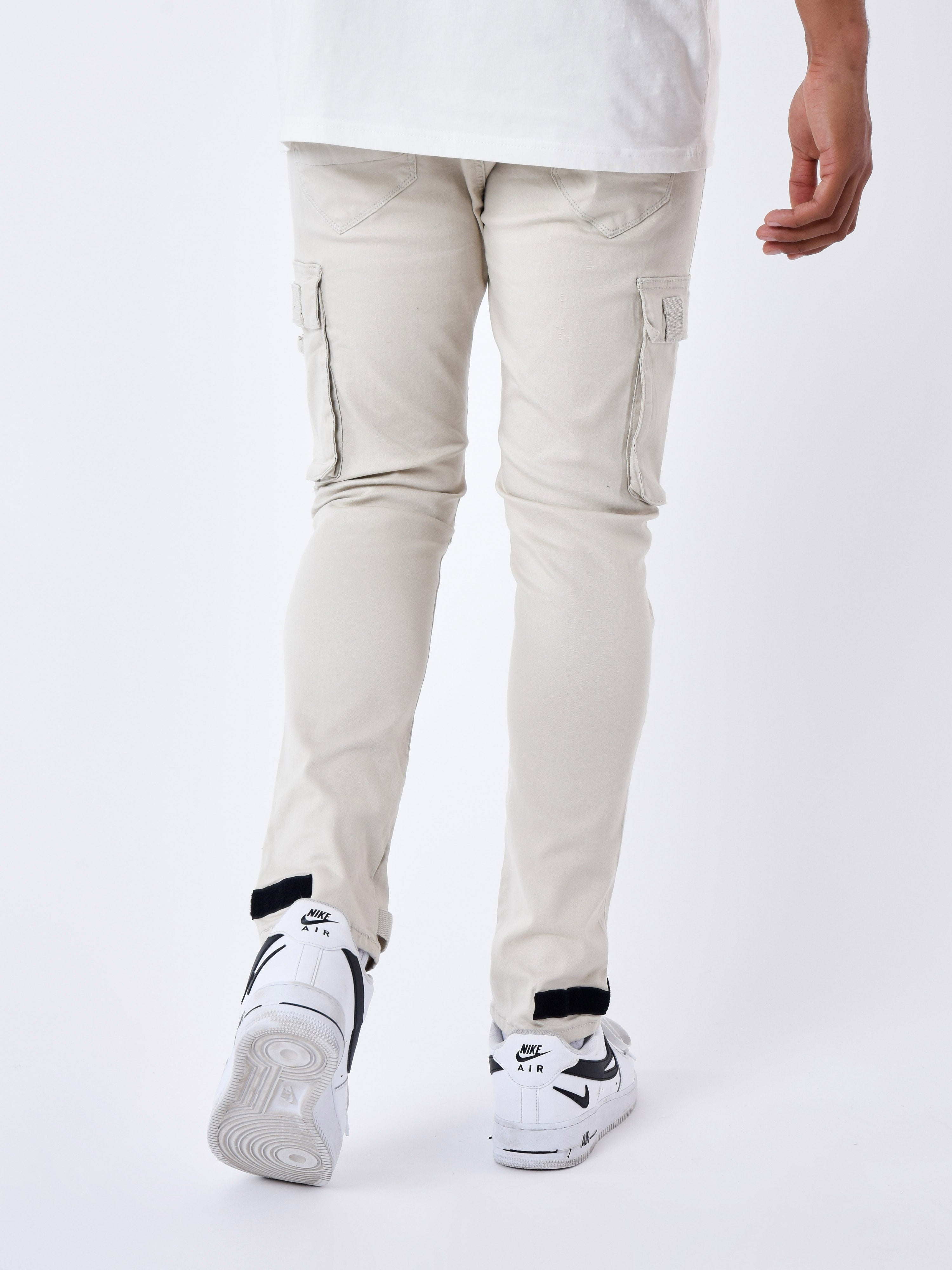 jean-cargo-poches-et-sangle-de-resserrement-en-bas-greige