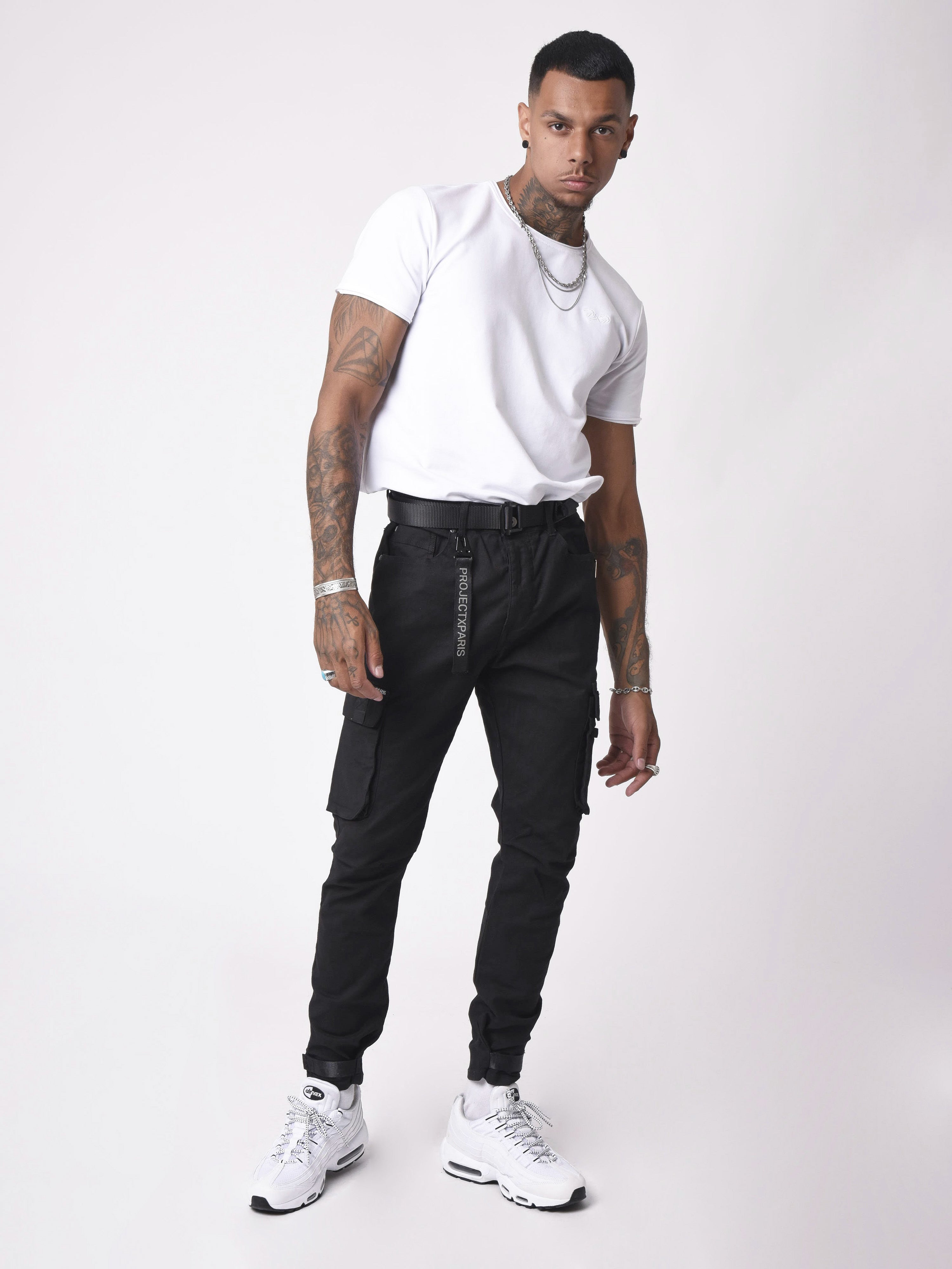 jean-cargo-poches-et-sangle-de-resserrement-en-bas-noir