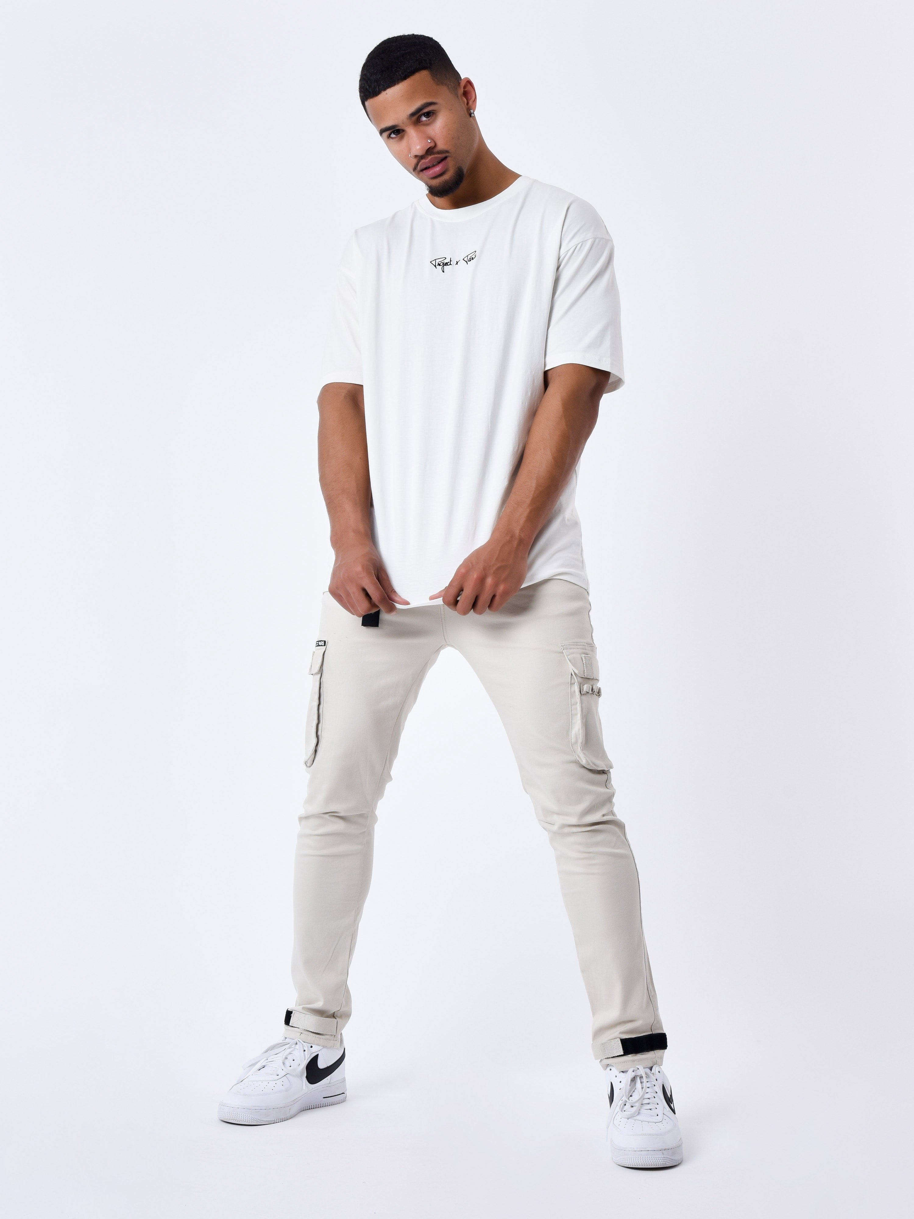 jean-cargo-poches-et-sangle-de-resserrement-en-bas-greige