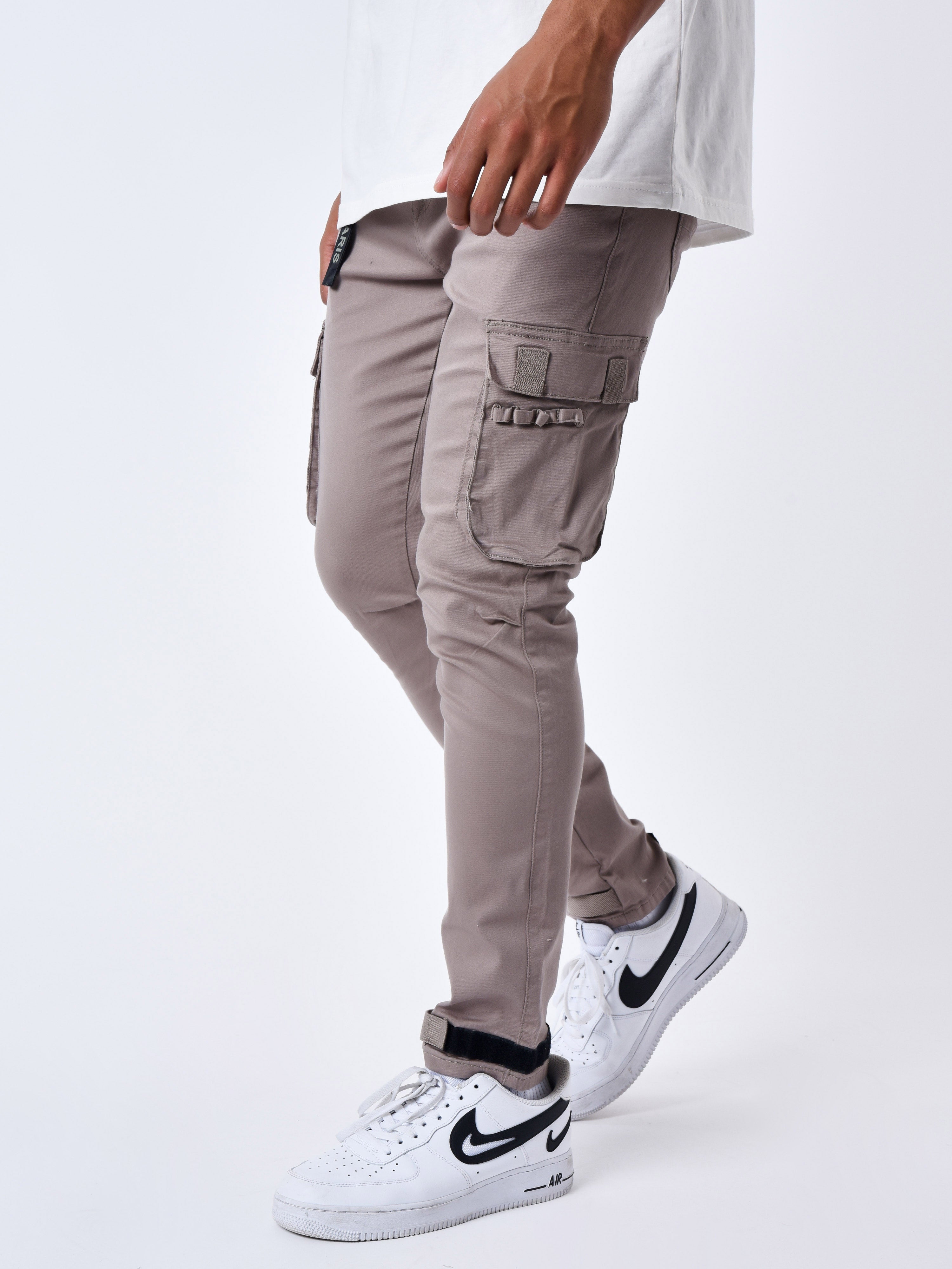 jean-cargo-poches-et-sangle-de-resserrement-en-bas-taupe