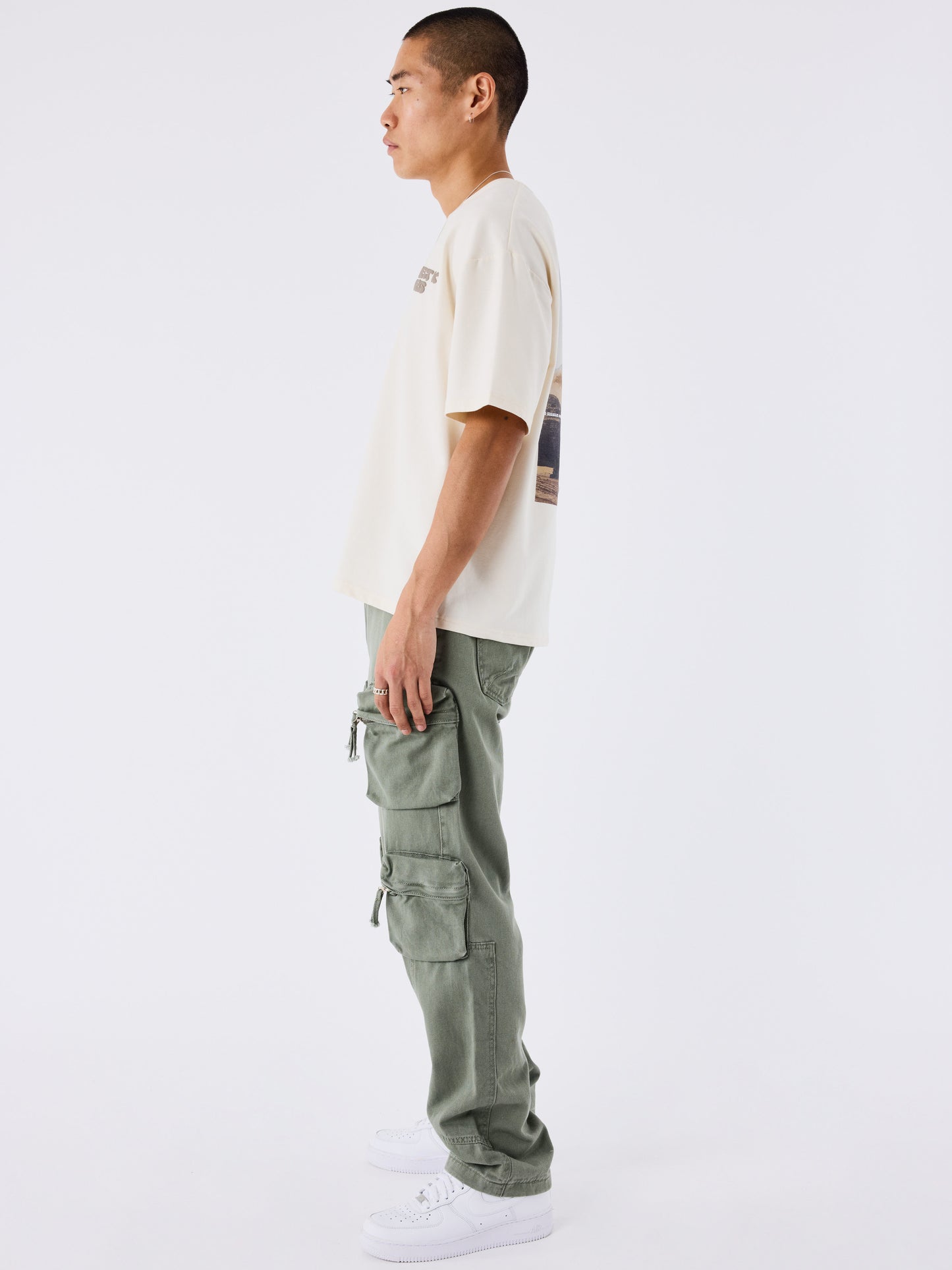 jean-cargo-olive-fonce-modelshot
