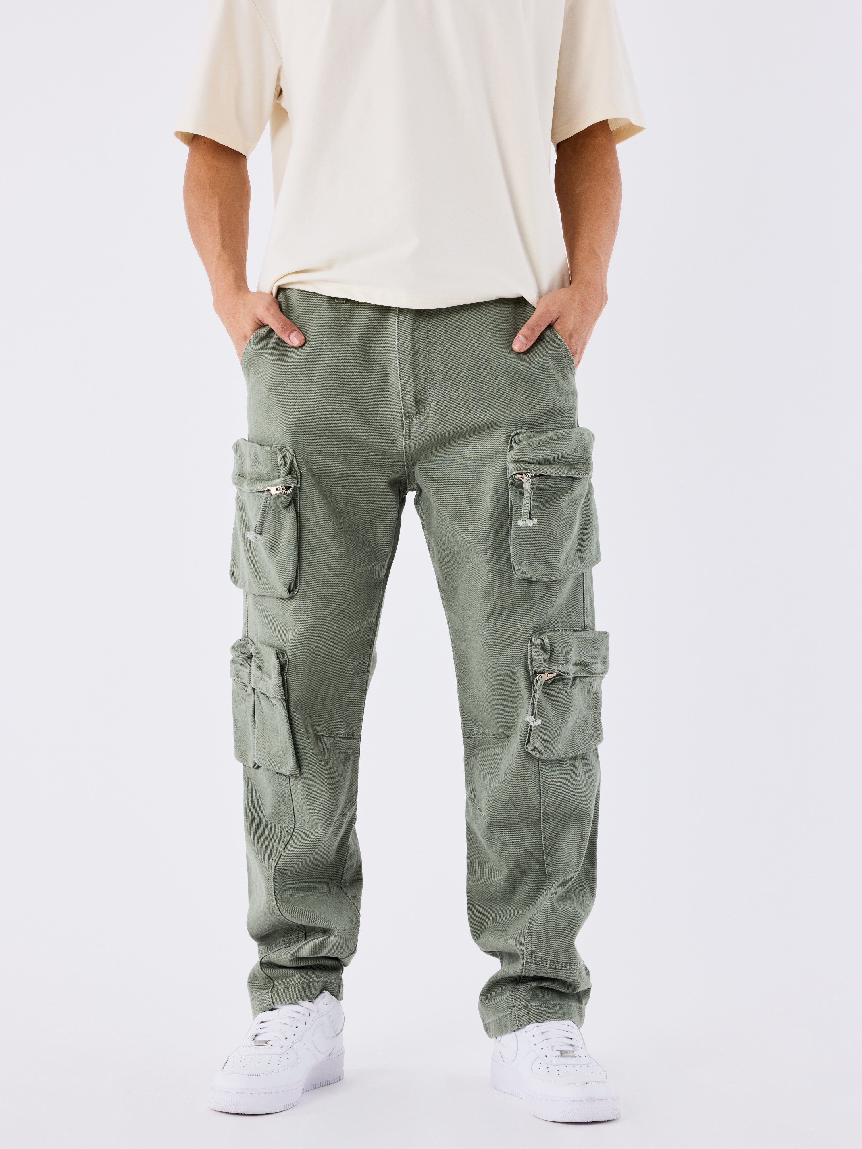 jean-cargo-olive-fonce-modelshot