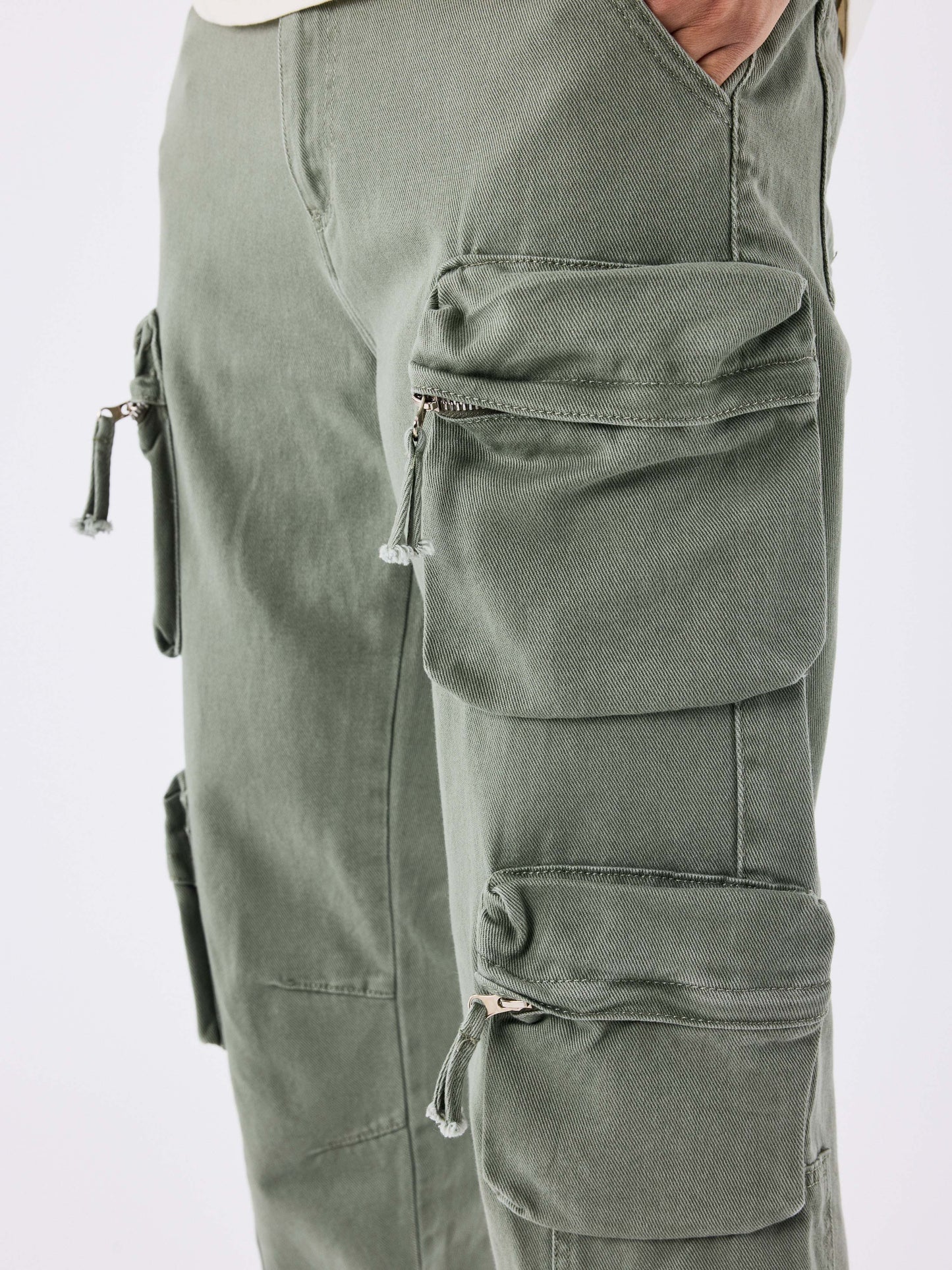 jean-cargo-olive-fonce-detailshot
