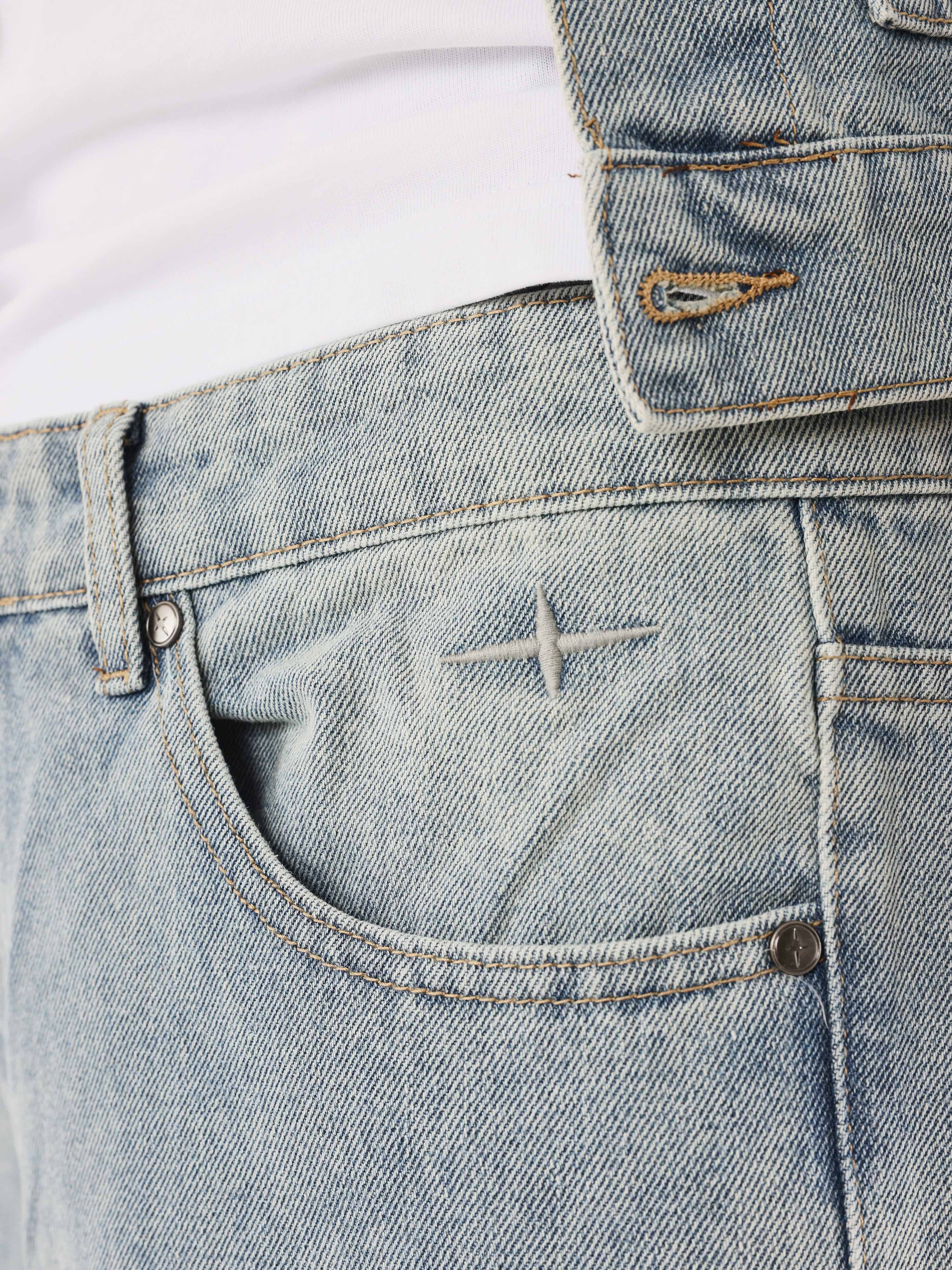 Jeans largo com detalhes de carpinteiro-6