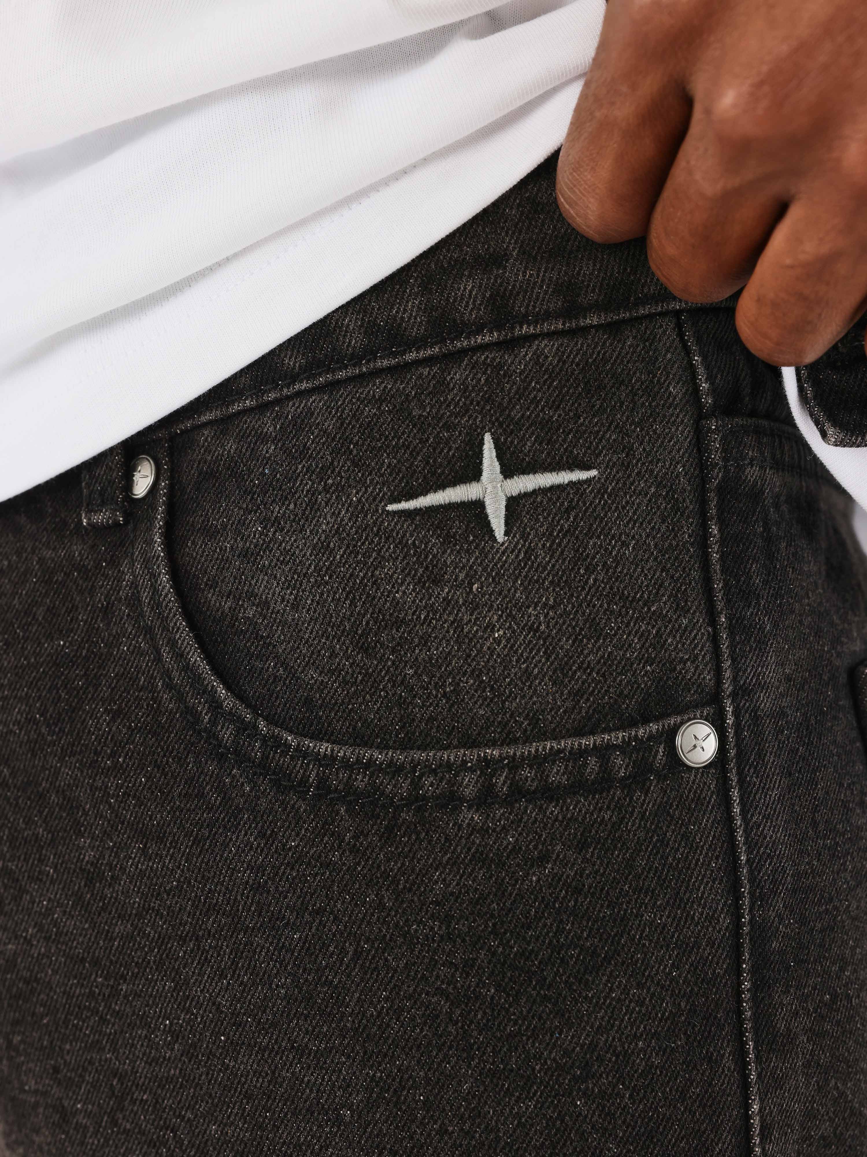 Jeans largo com detalhes de carpinteiro-5