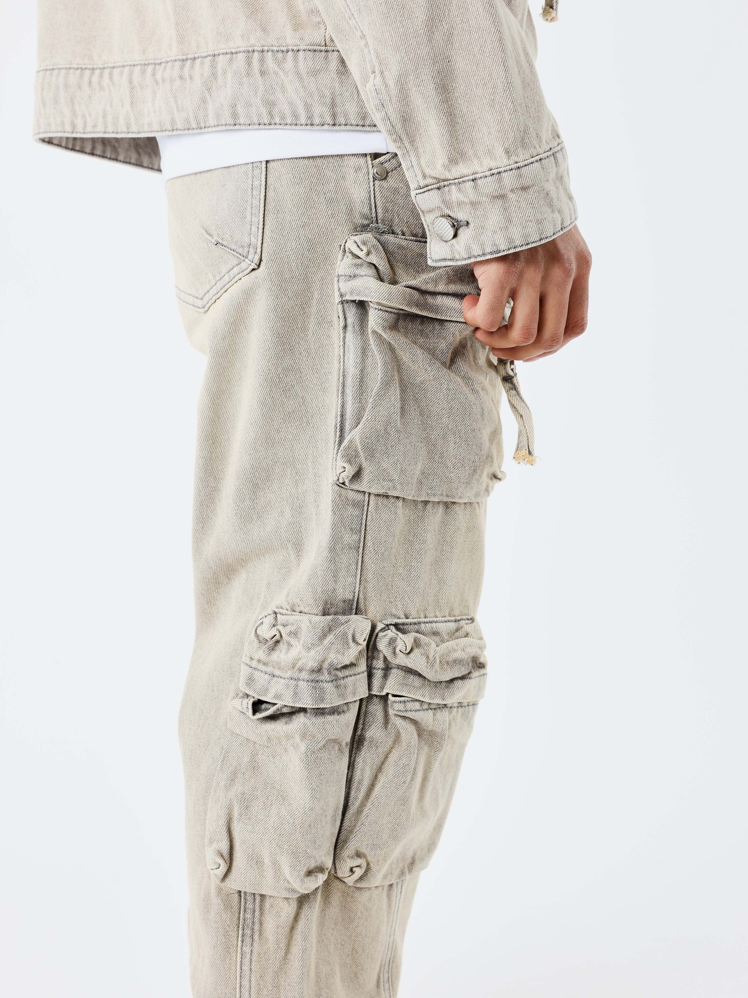 Jeans aus rohem Workwear-Stoff mit mehreren Taschen-5