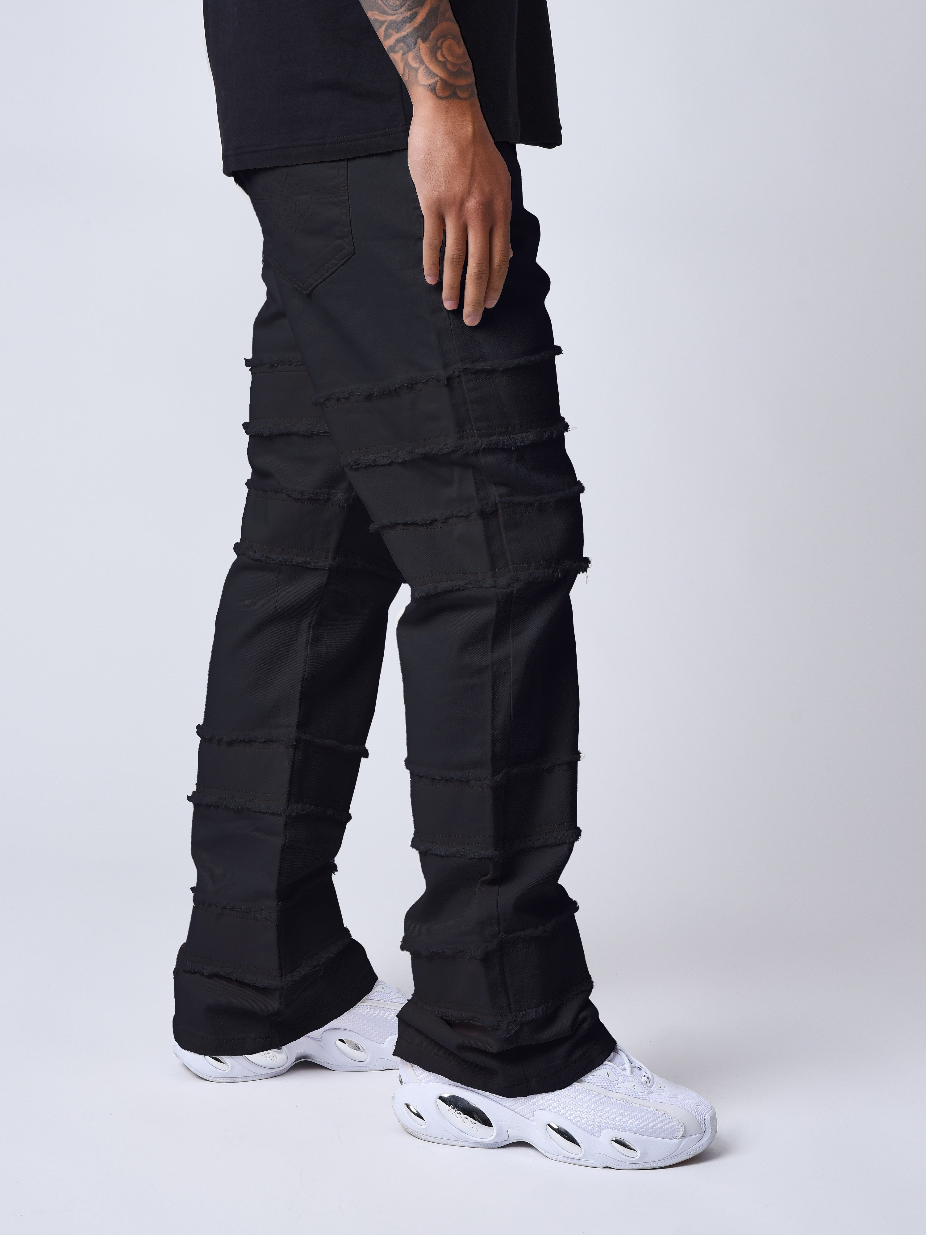 jeans-evase-a-details-effiloches-noir