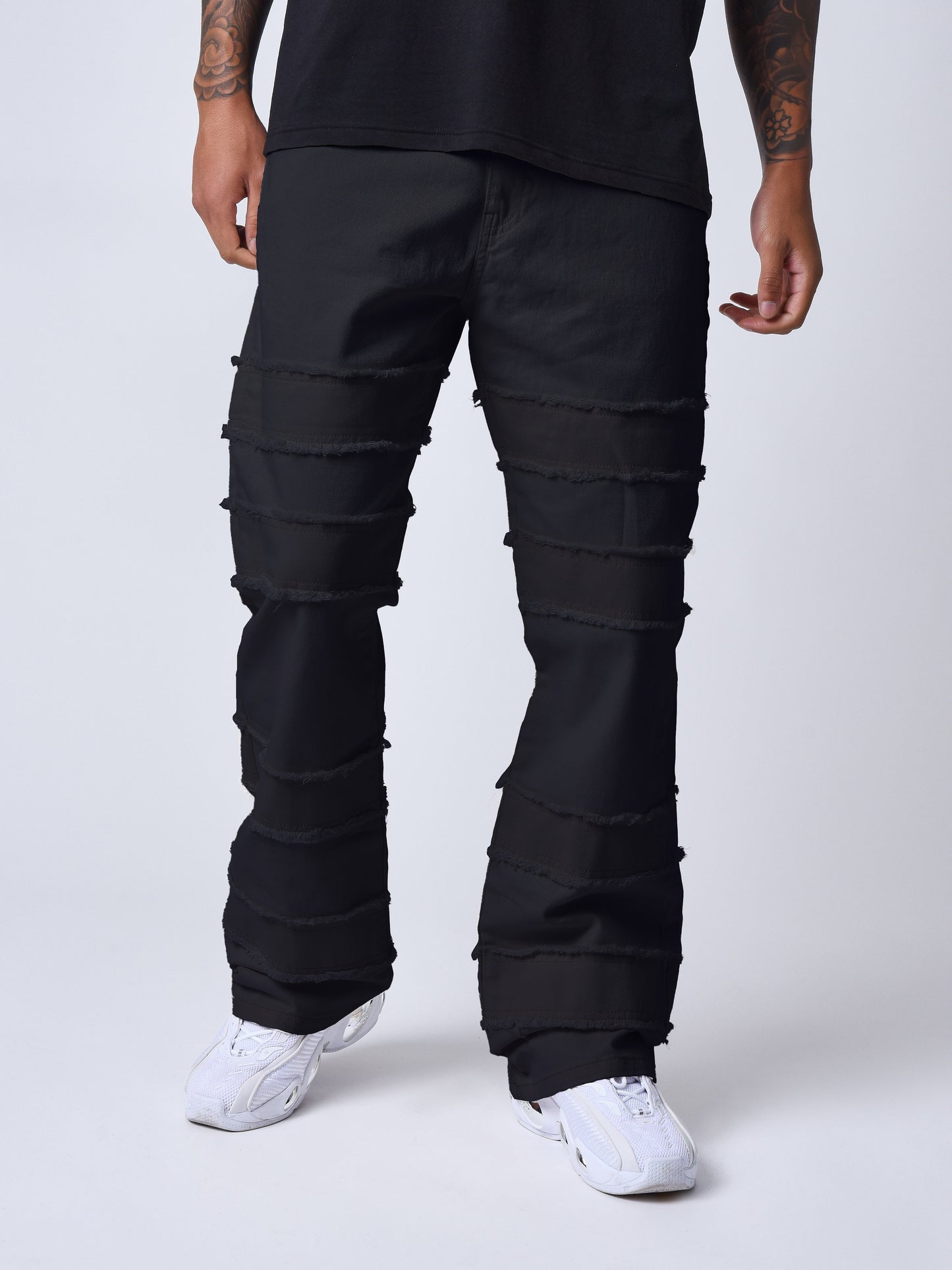 jeans-evase-a-details-effiloches-noir