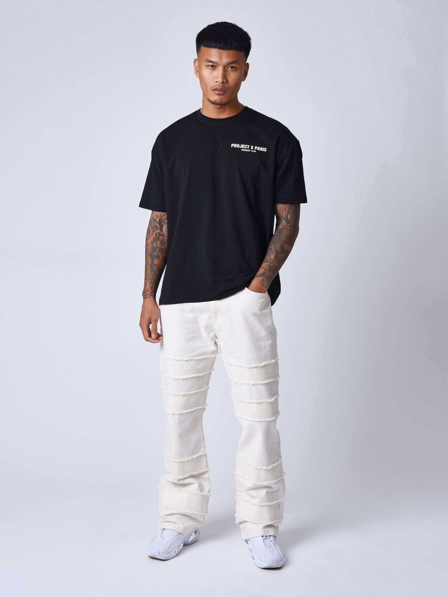 jeans-evase-a-details-effiloches-craie