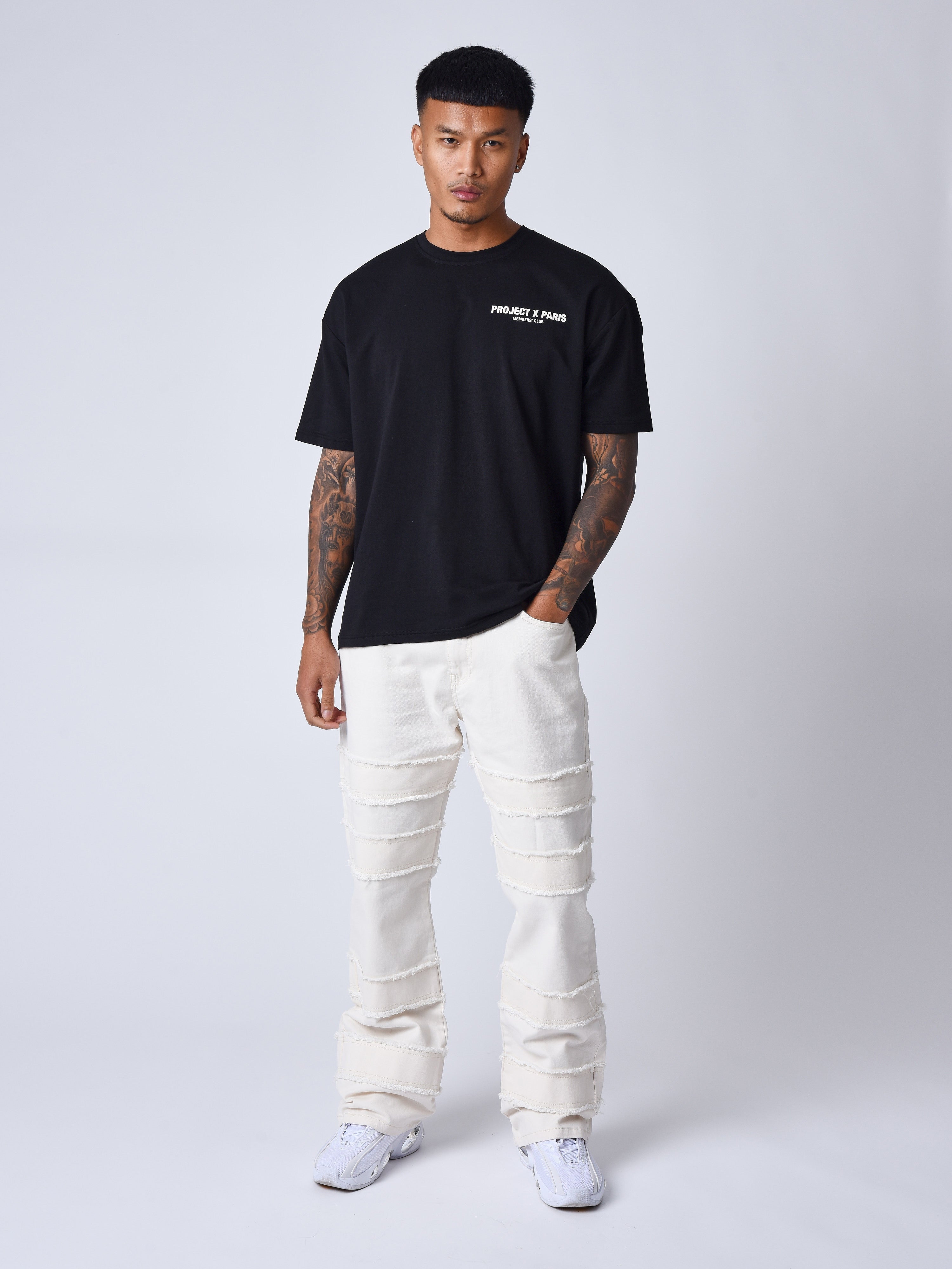 jeans-evase-a-details-effiloches-craie