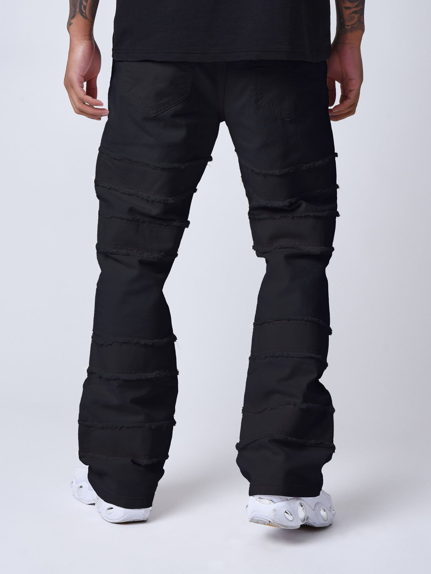 jeans-evase-a-details-effiloches-noir