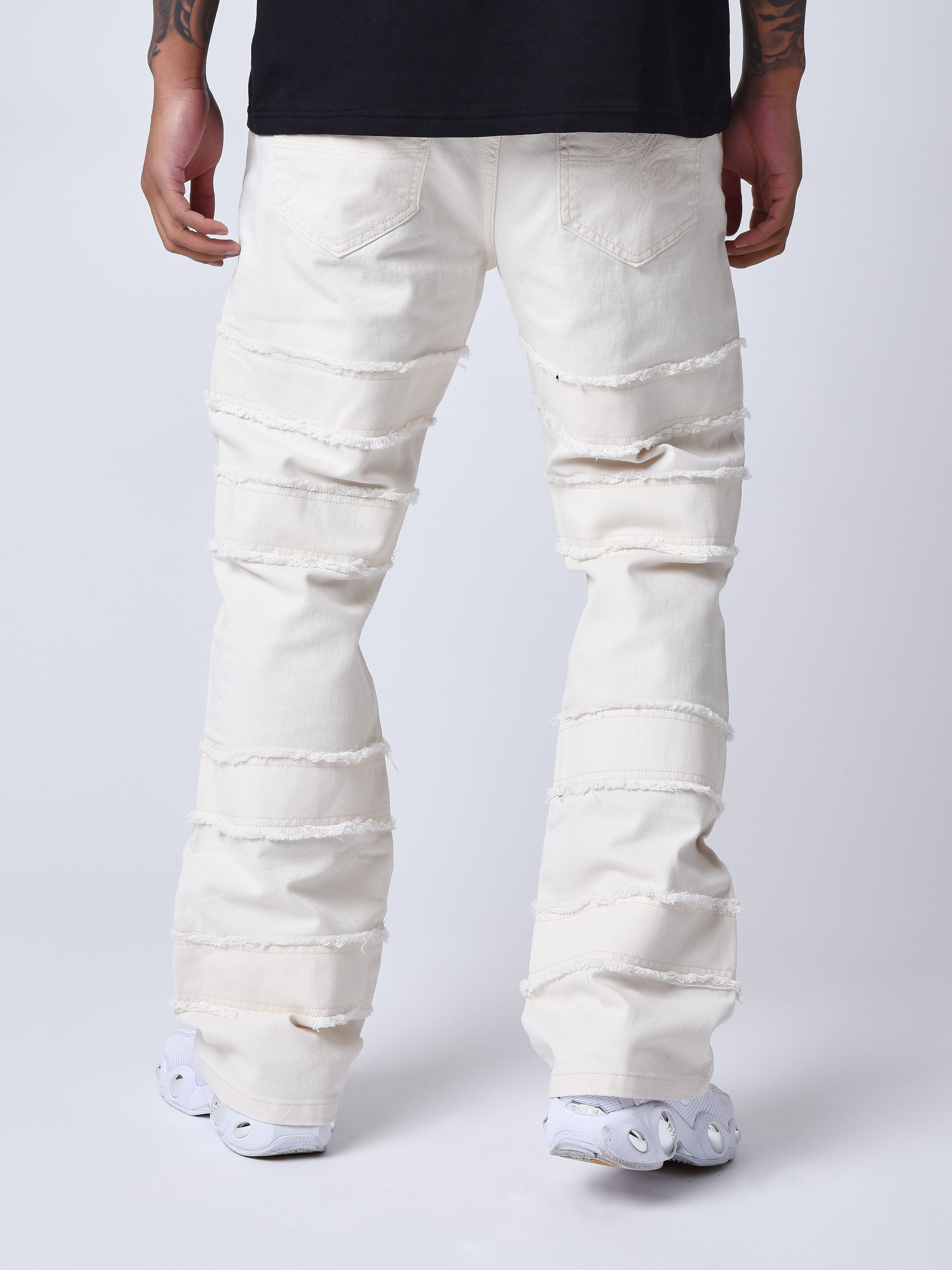 jeans-evase-a-details-effiloches-craie