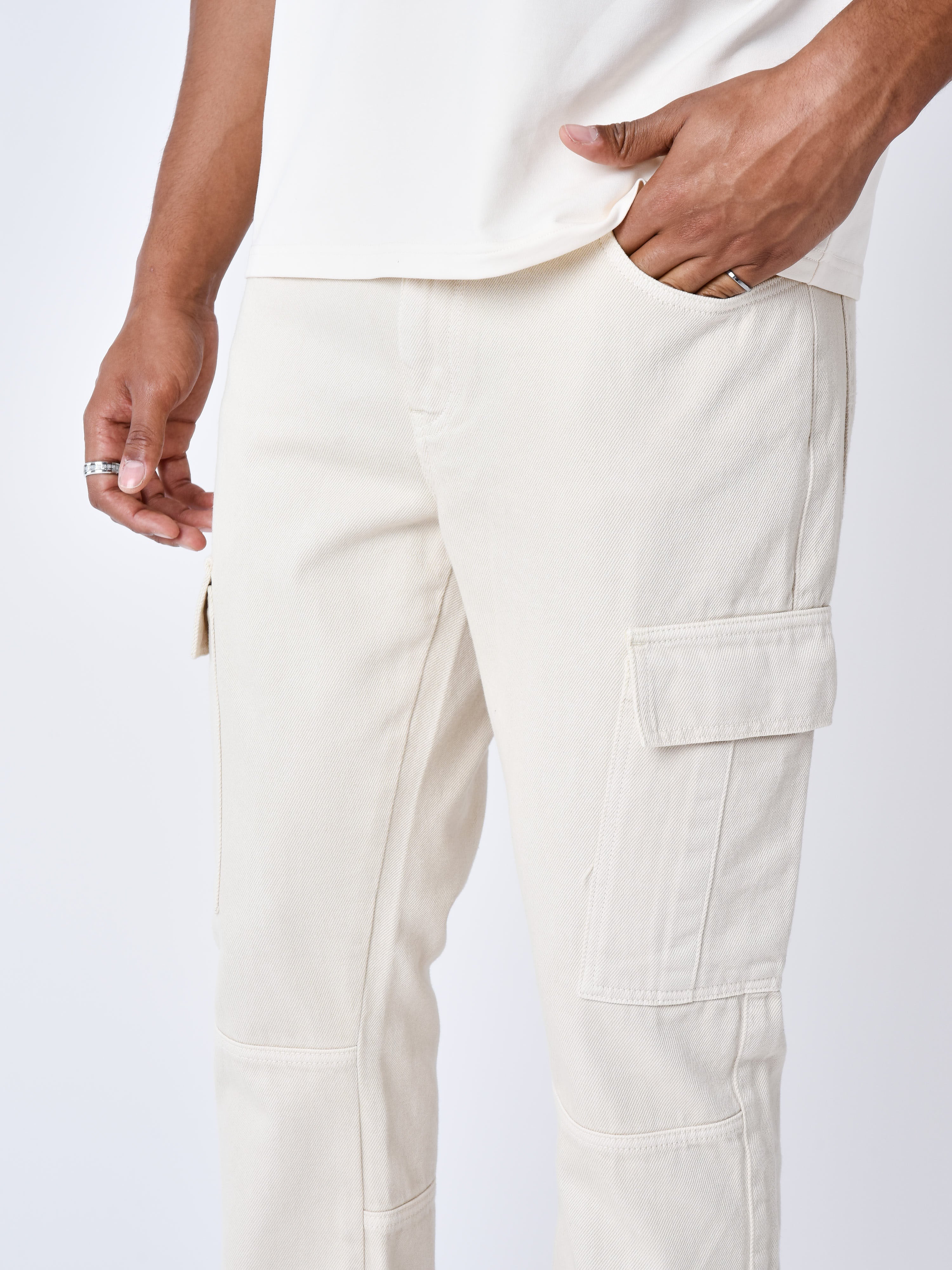 jeans-flare-a-decoupes-ivoire