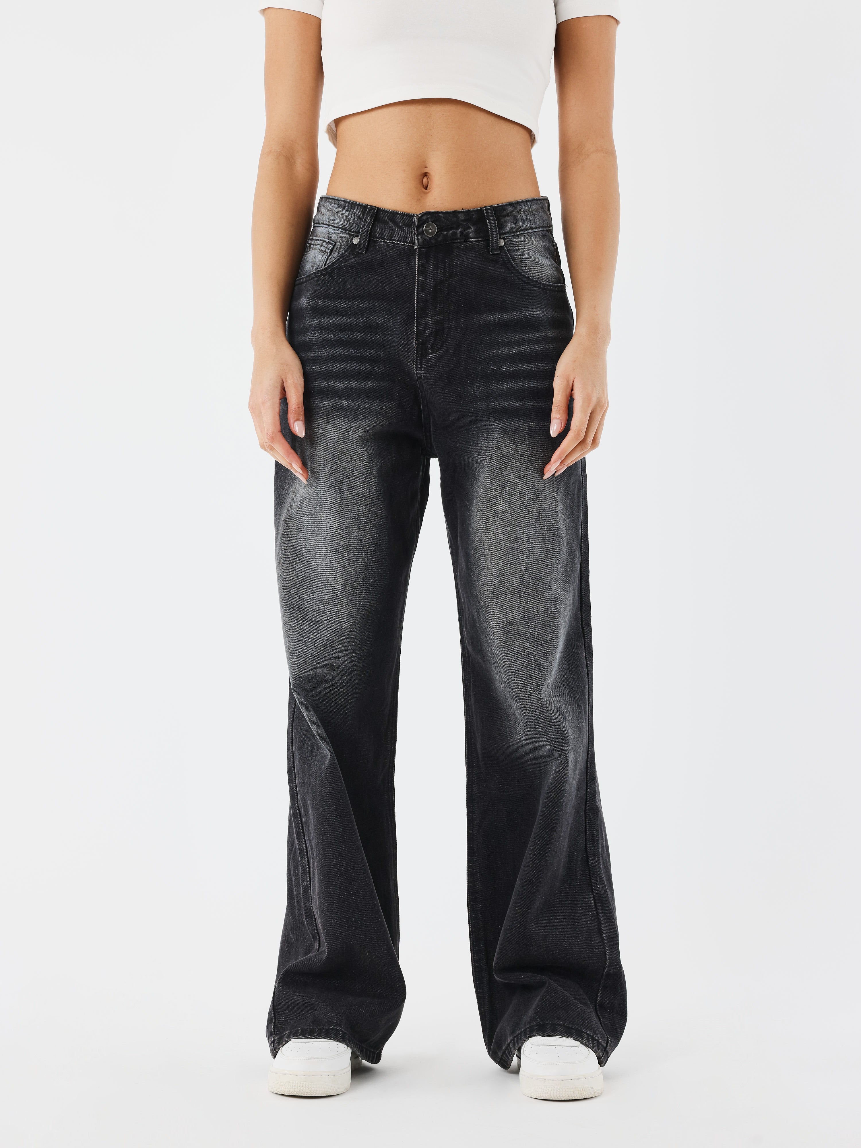 jeans-large-basic-noir-modelshot