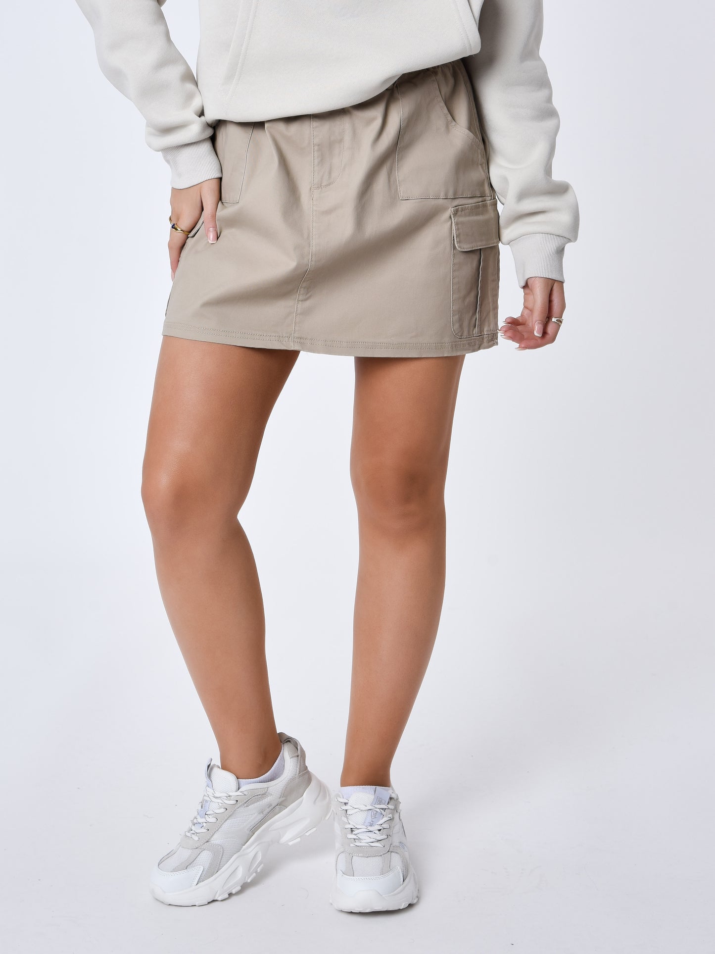jupe-cargo-greige-modelshot