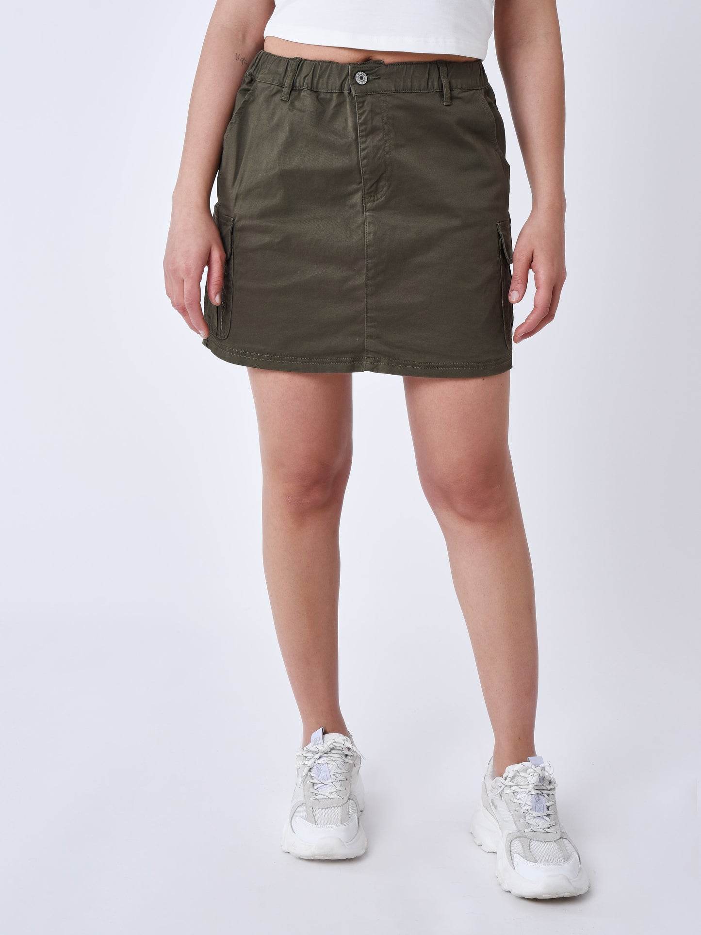 jupe-cargo-olive-fonce-modelshot