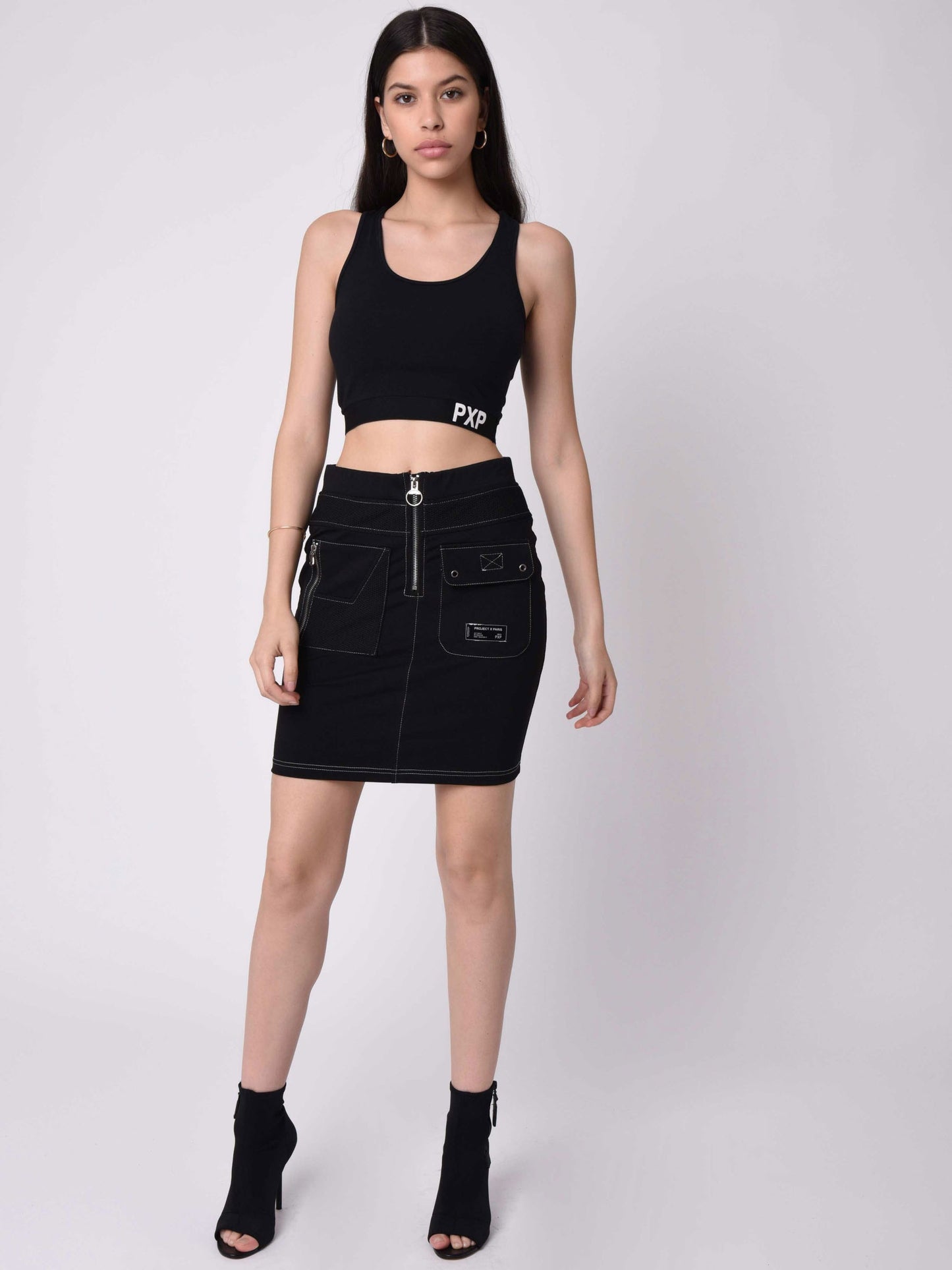 jupe-courte-couture-contraste-noir